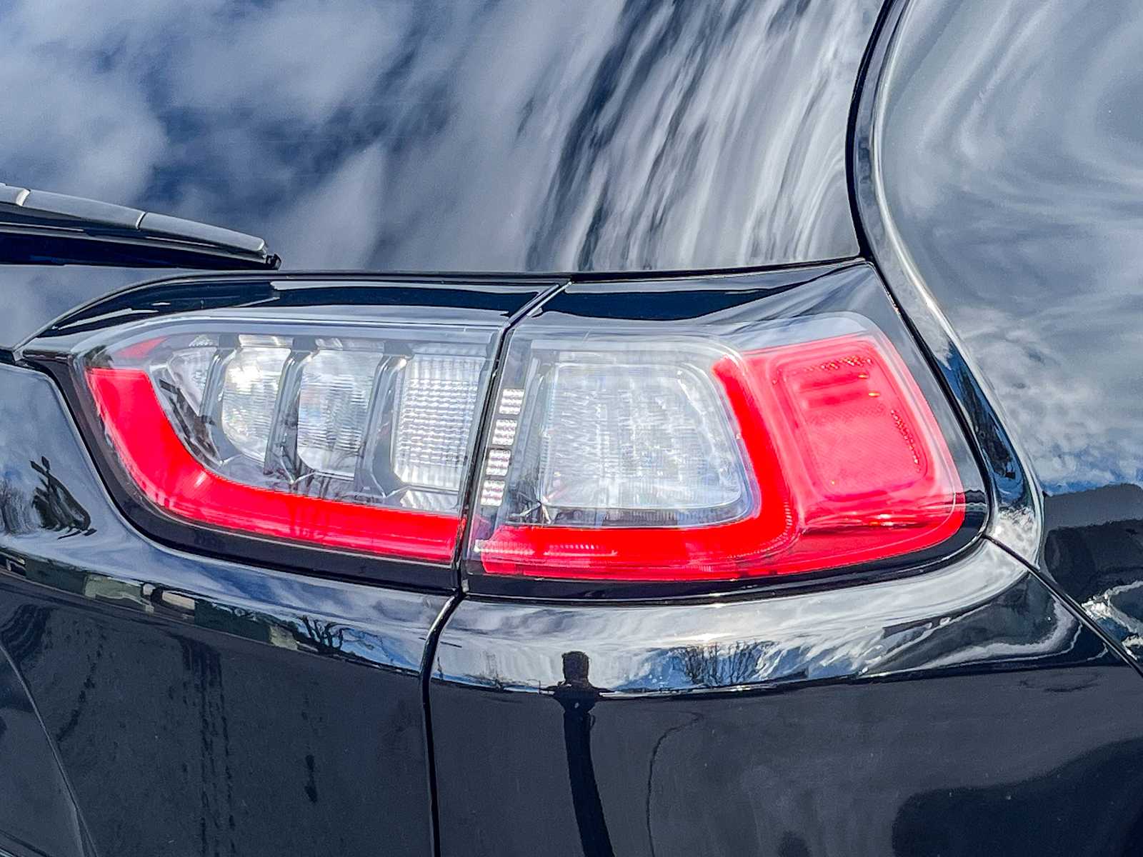 Thumbnail: 2019 Jeep Cherokee - 8