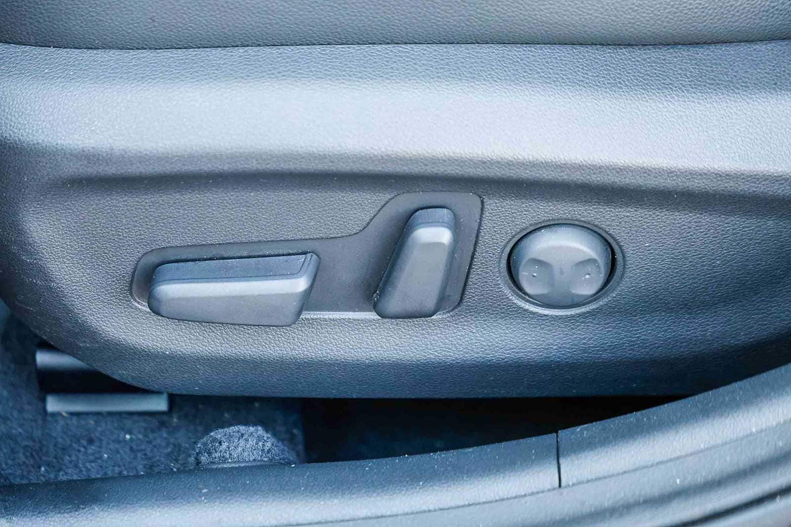 Thumbnail: 2017 Hyundai Elantra - 22