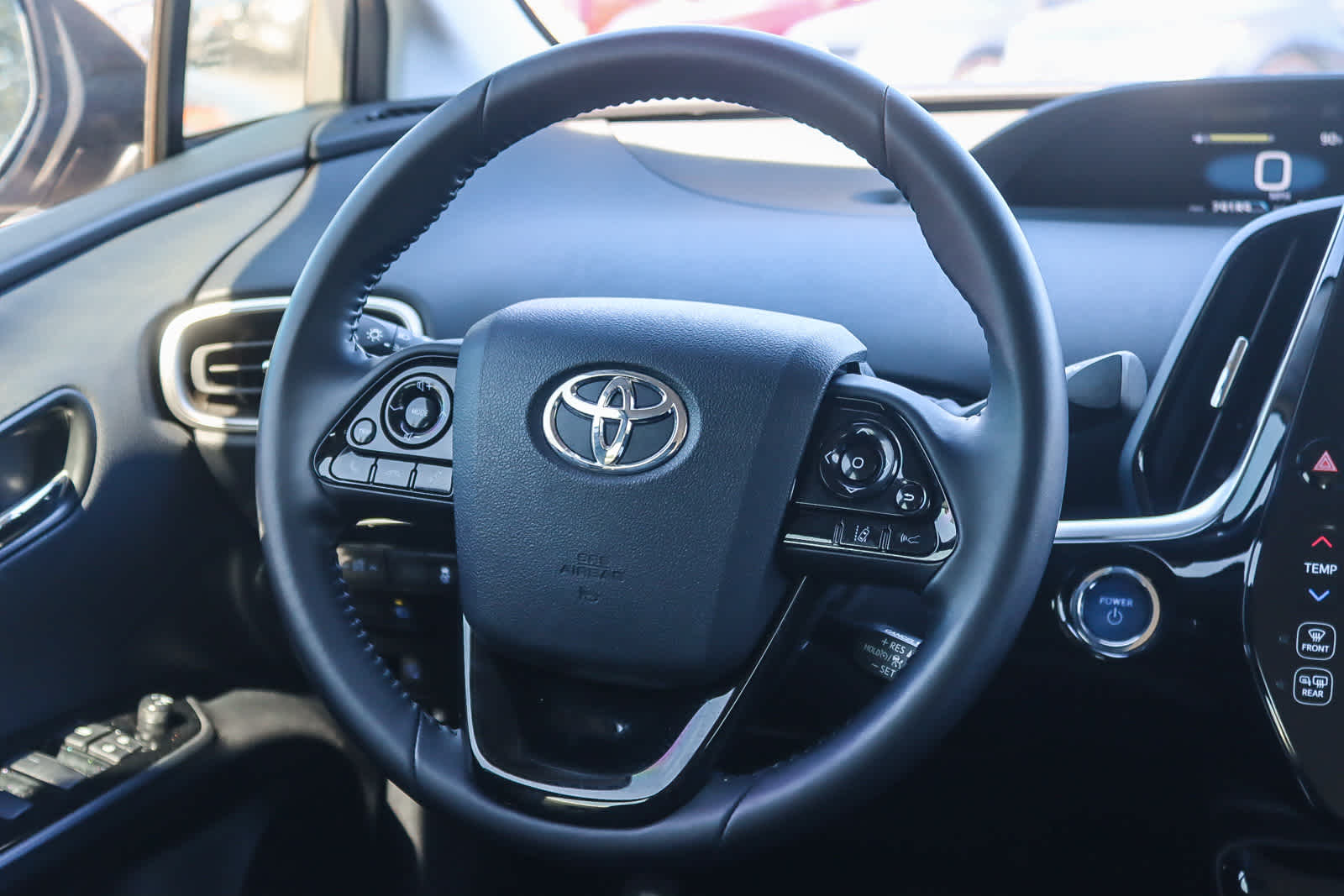 Thumbnail: 2022 Toyota Prius Prime - 14
