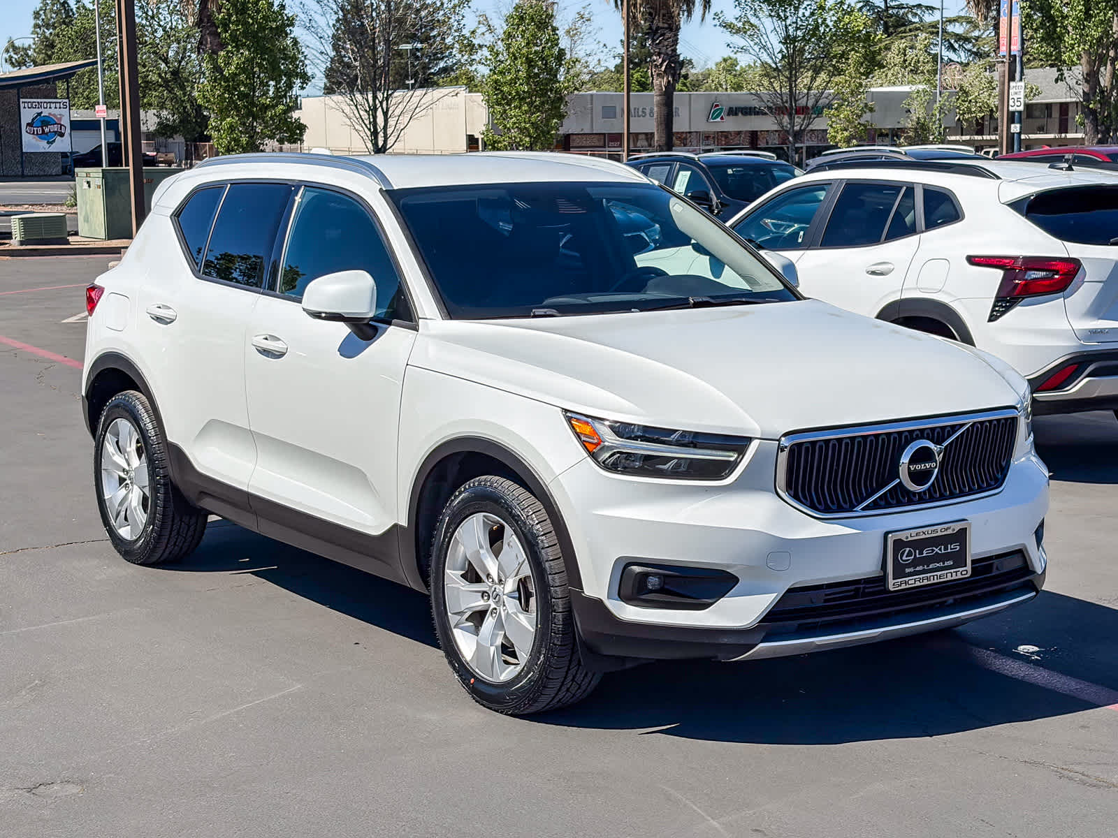 2021 Volvo XC40 T5 Momentum photo 4
