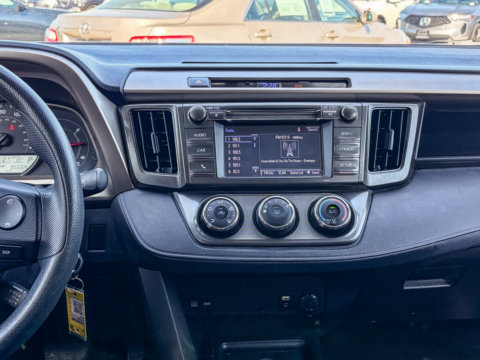 Thumbnail: 2015 Toyota RAV4 - 12