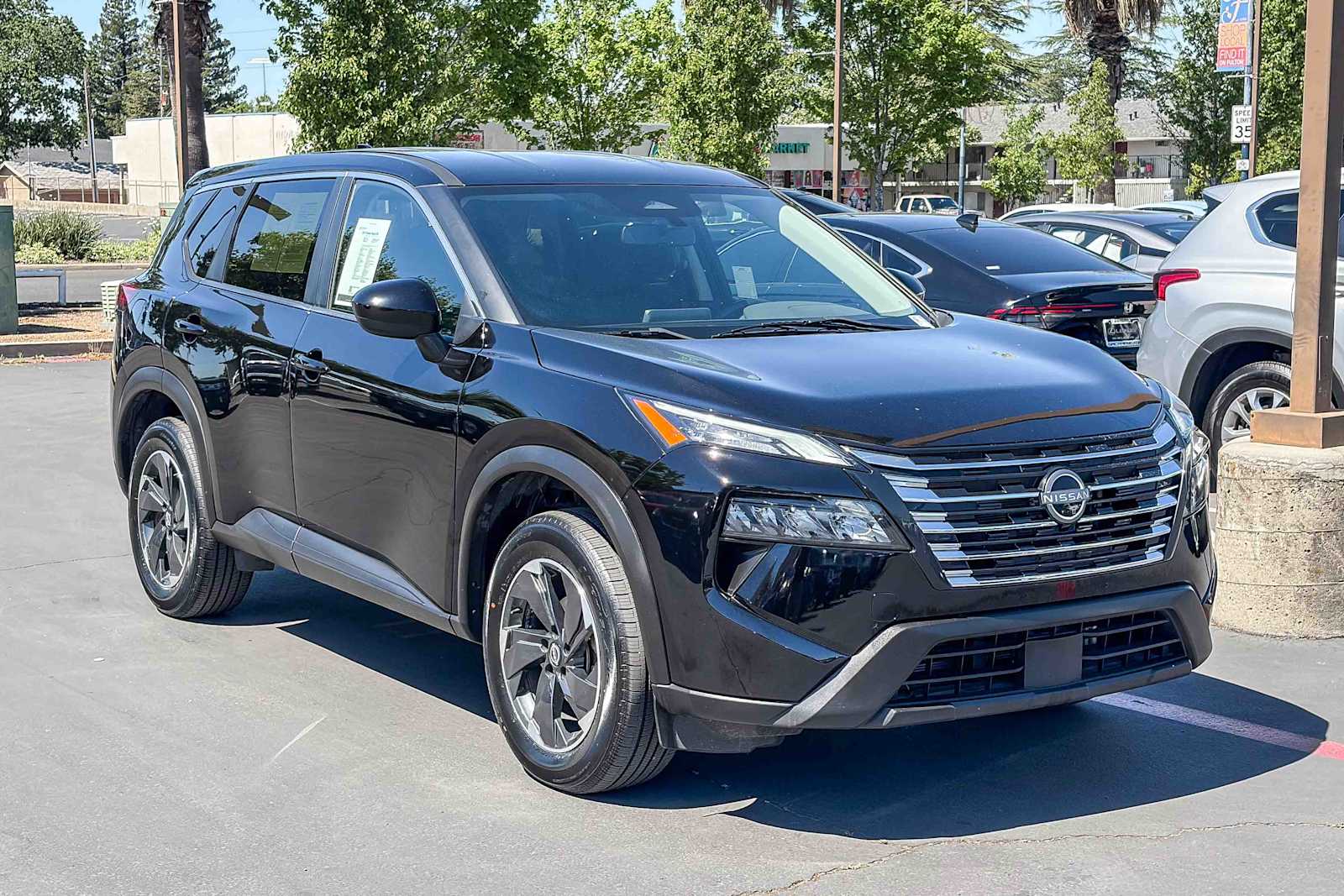 2024 Nissan Rogue SV photo 4