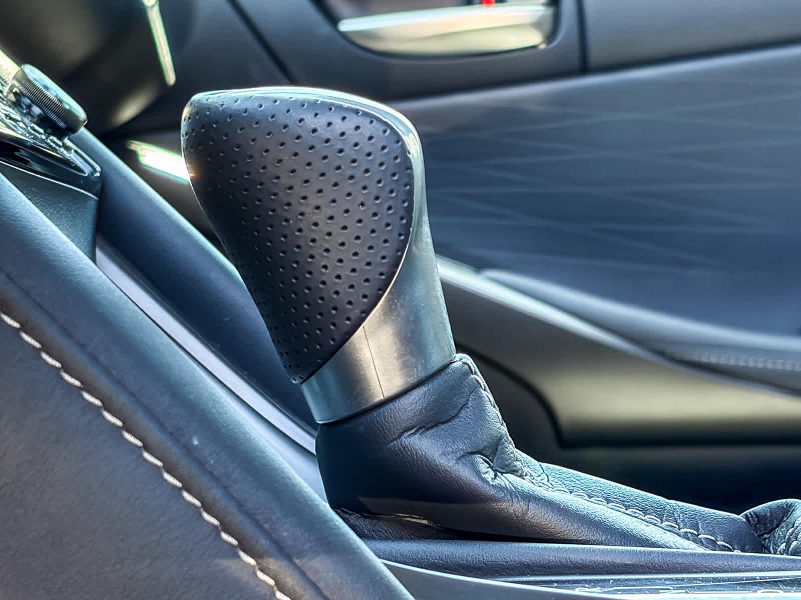 Thumbnail: 2025 Lexus ES - 21