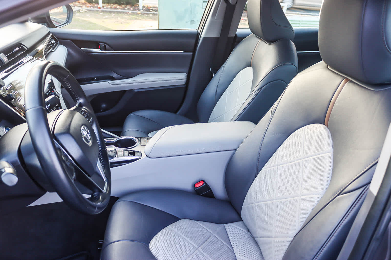 Thumbnail: 2019 Toyota Camry - 16