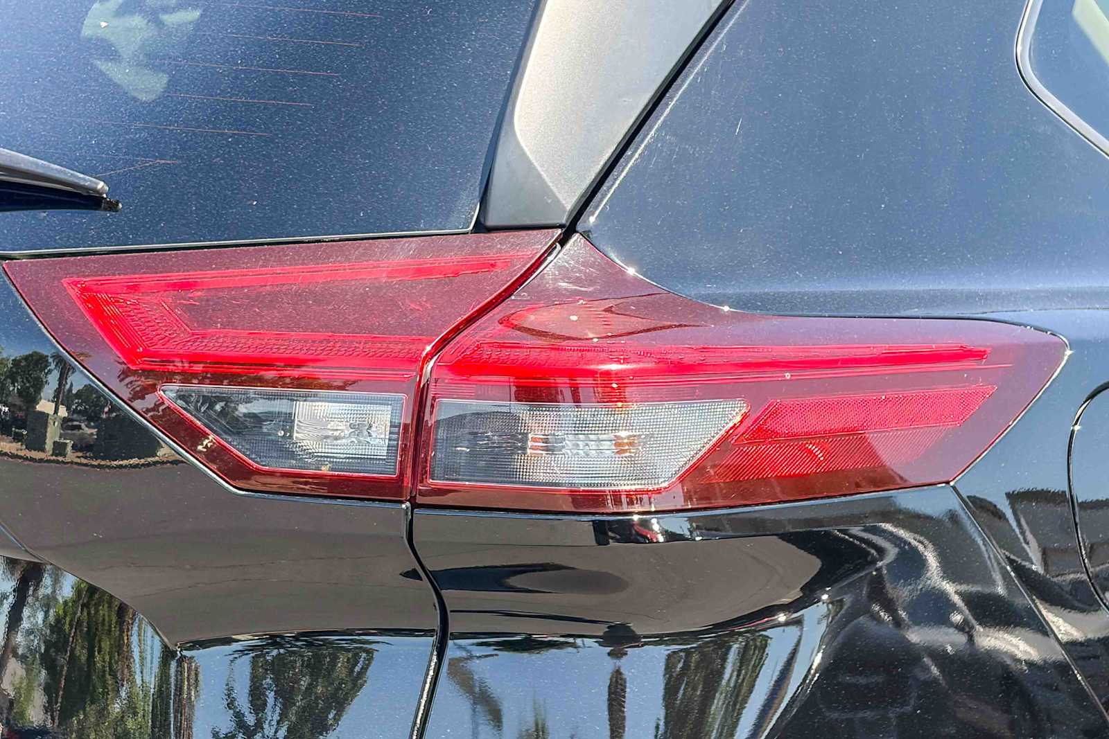 2024 Nissan Rogue SV photo 3