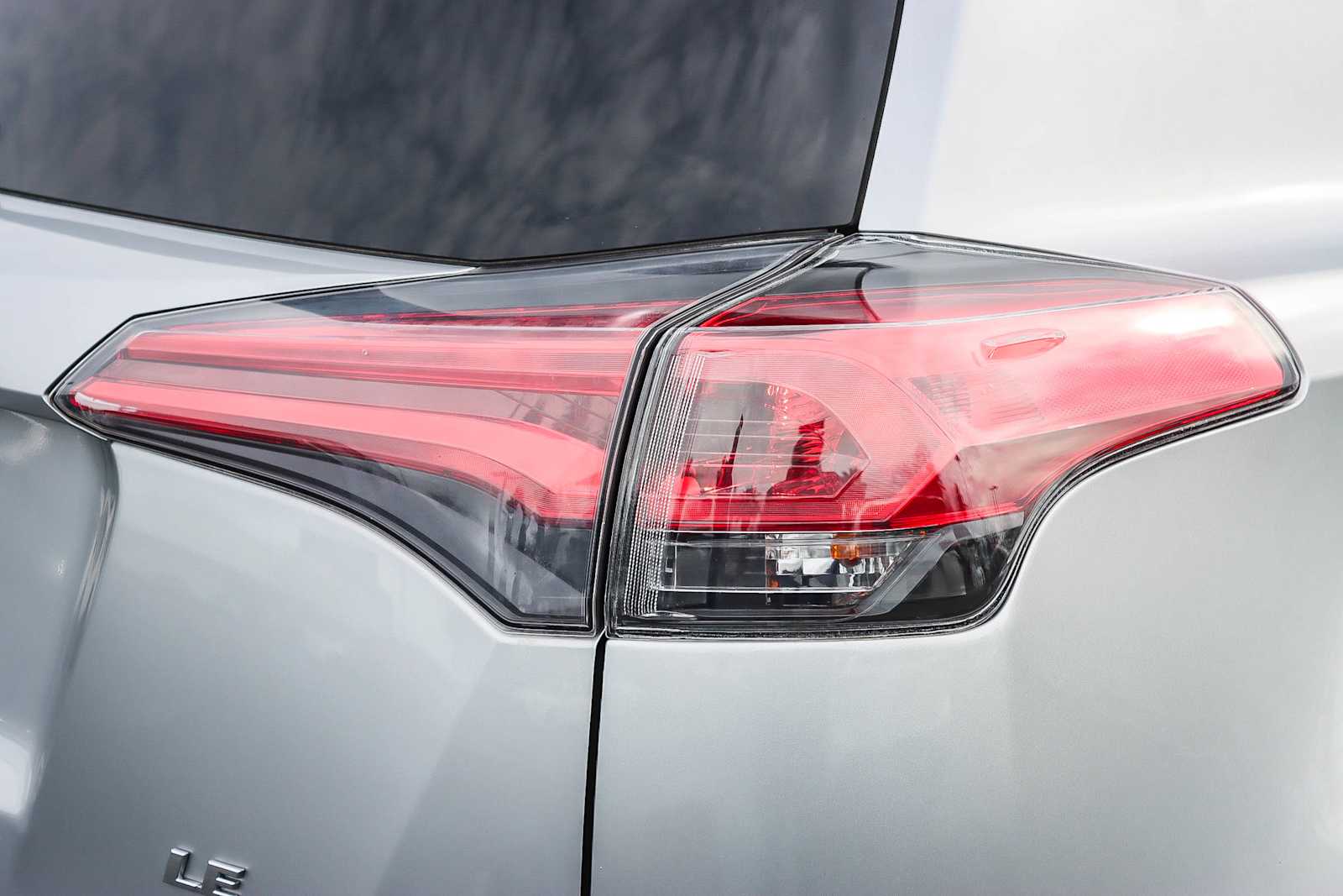 Thumbnail: 2018 Toyota RAV4 - 8