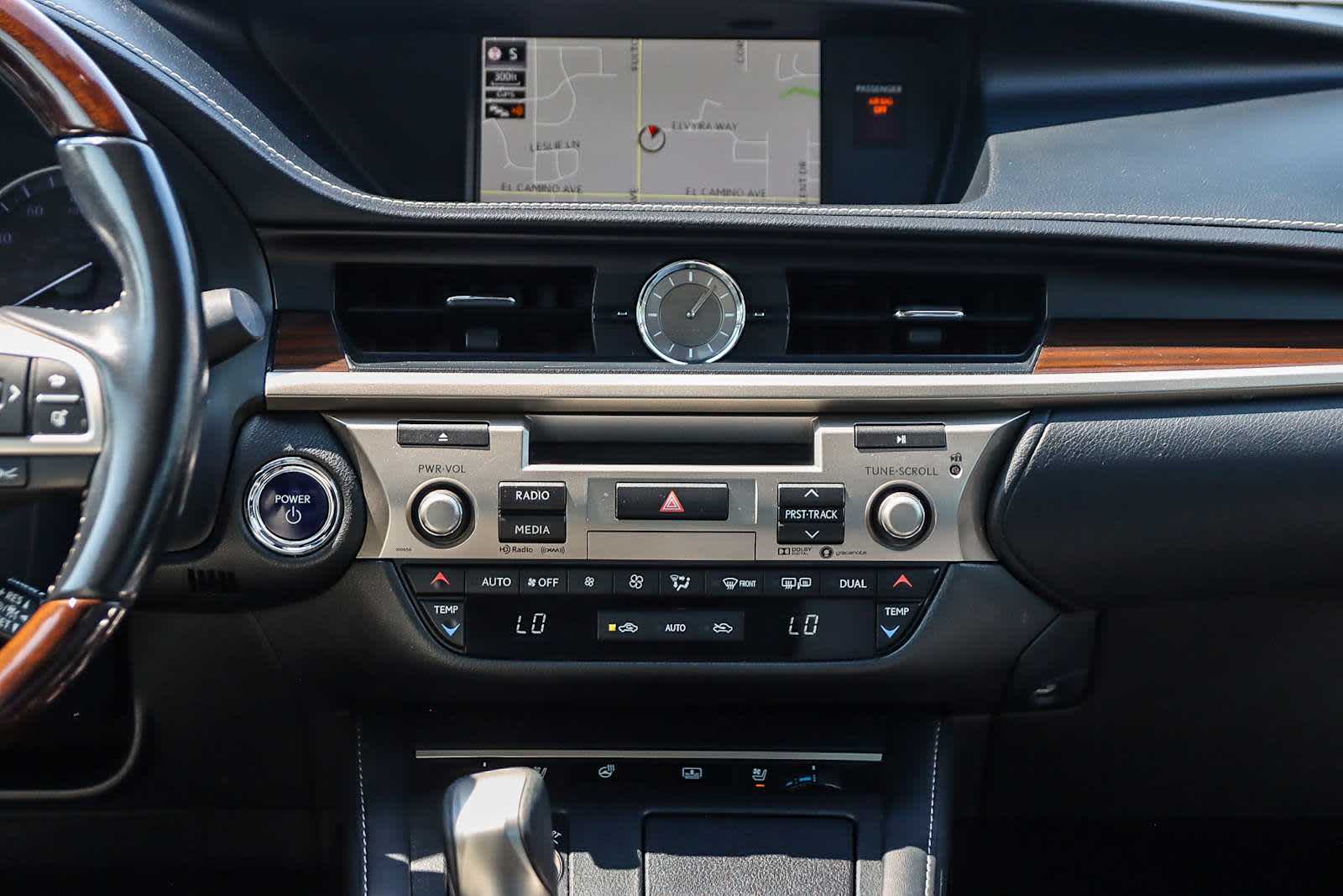 Thumbnail: 2017 Lexus ES - 16