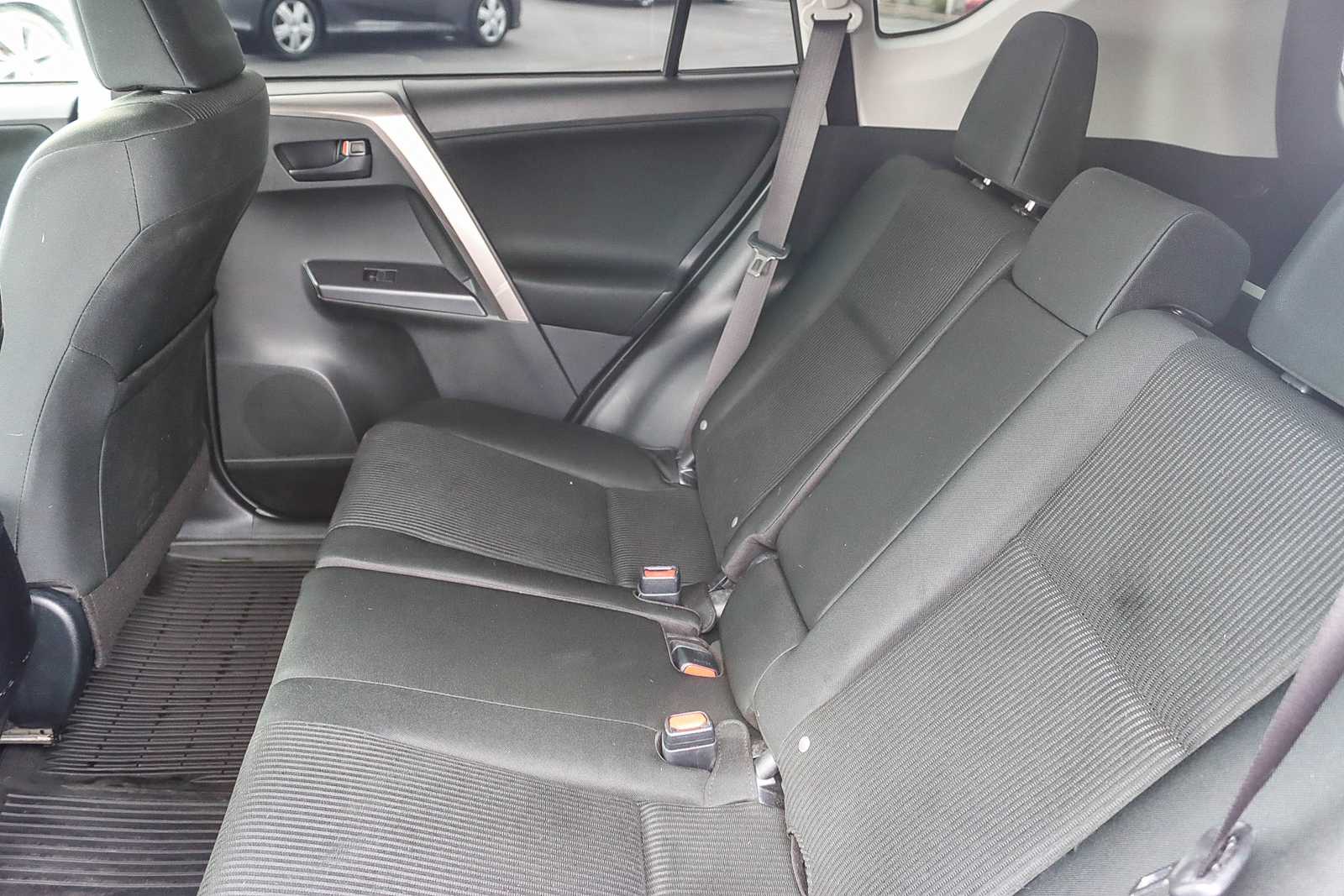 Thumbnail: 2018 Toyota RAV4 - 17