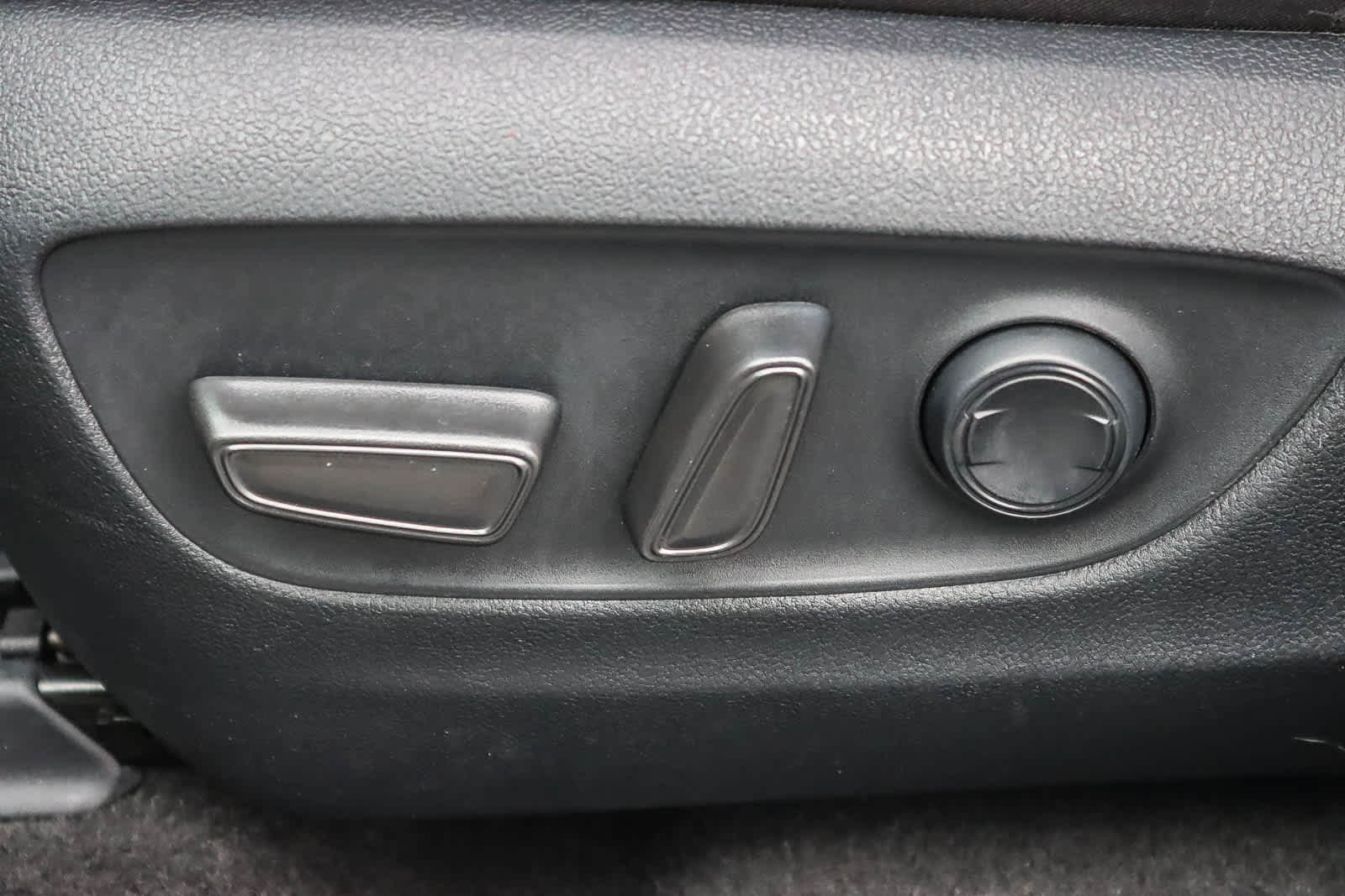 Thumbnail: 2023 Toyota RAV4 - 20