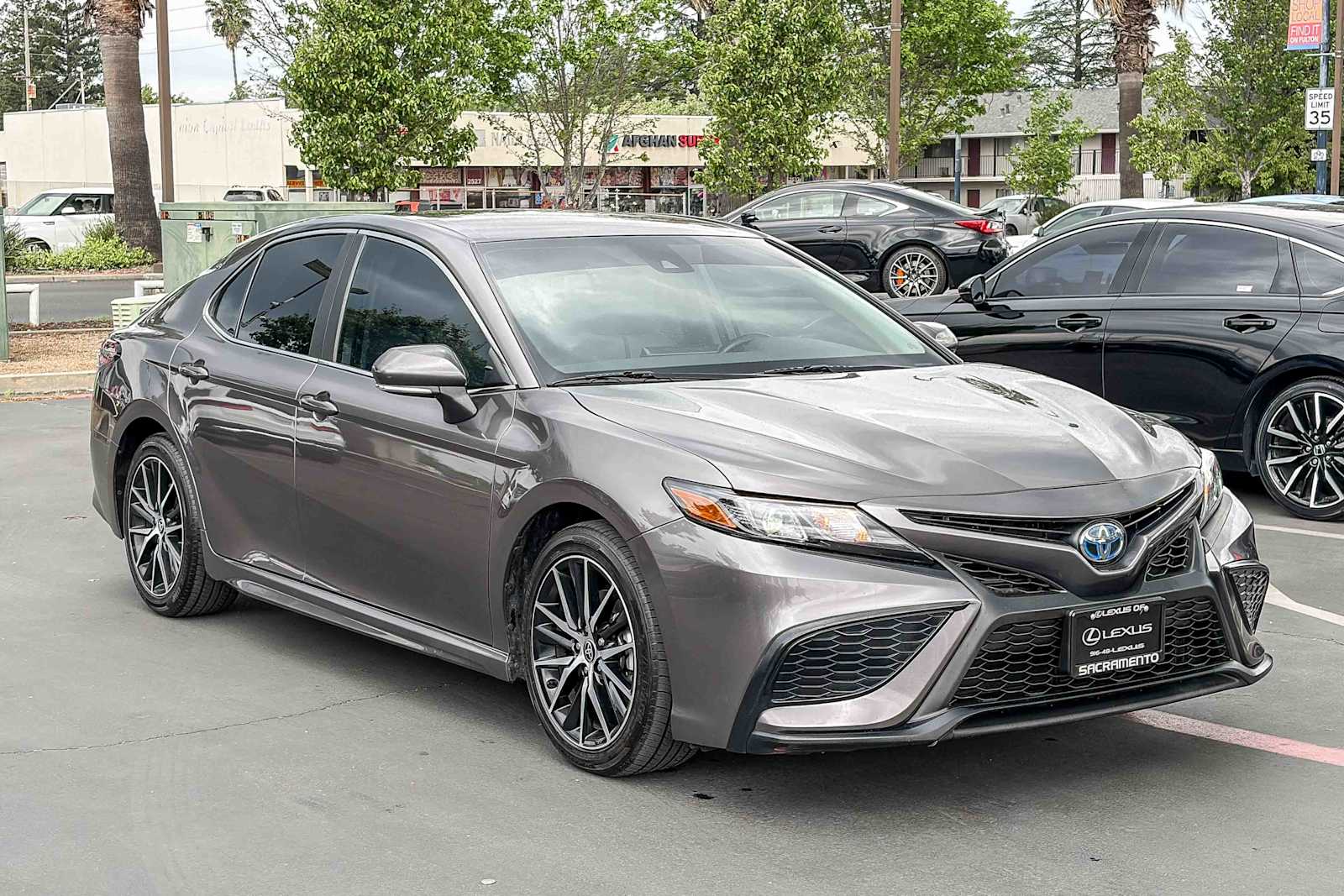 2022 Toyota Camry Hybrid SE photo 4