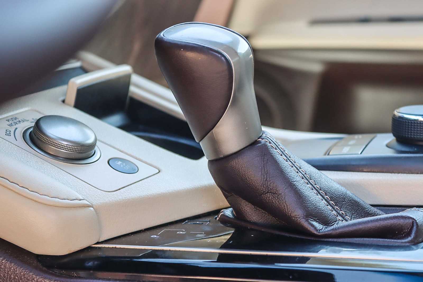 Thumbnail: 2017 Lexus ES - 22