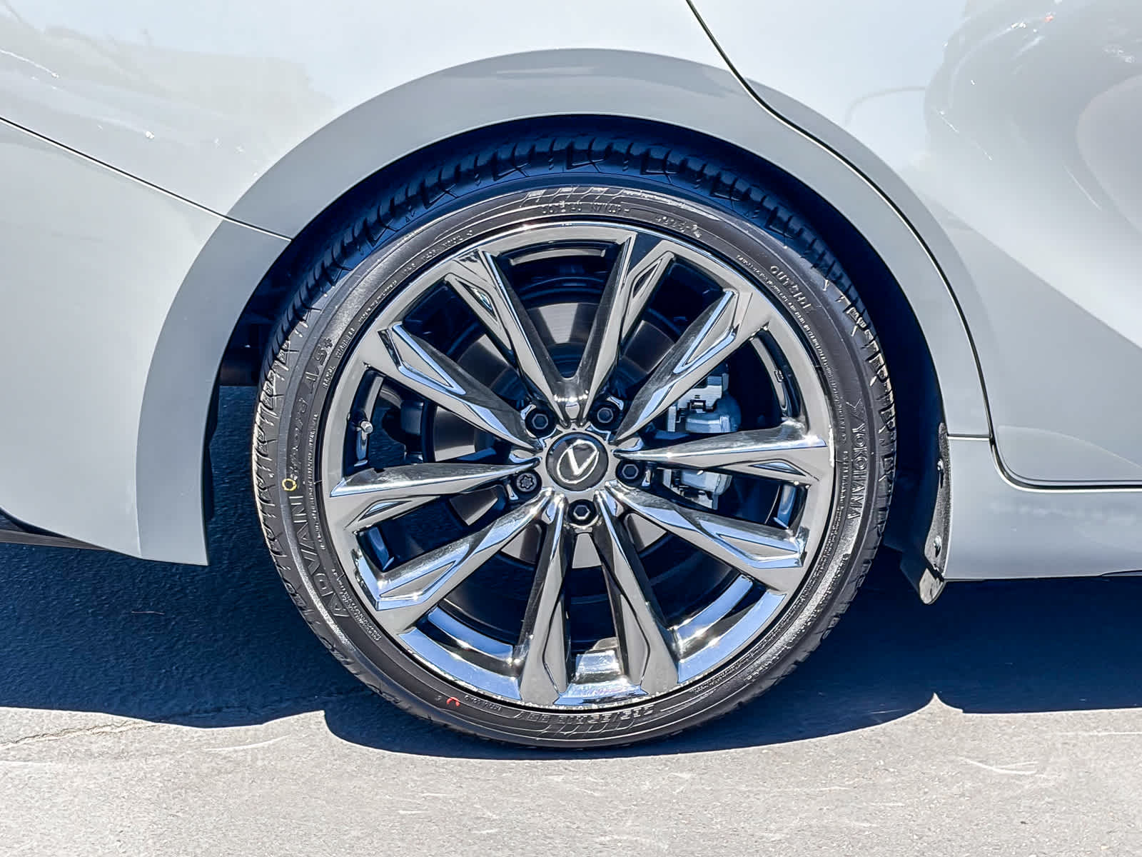 Thumbnail: 2025 Lexus ES - 9