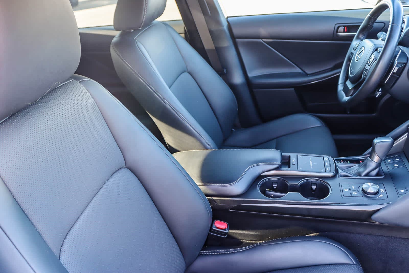 Thumbnail: 2021 Lexus IS - 16