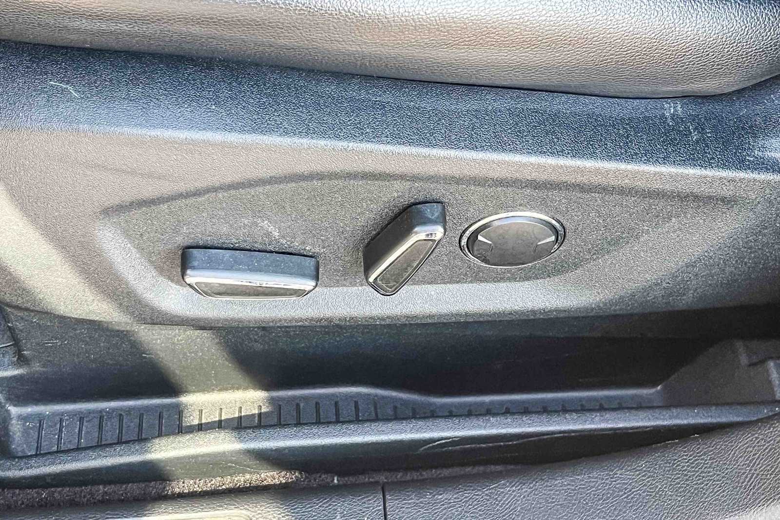 Thumbnail: 2015 Ford Edge - 20