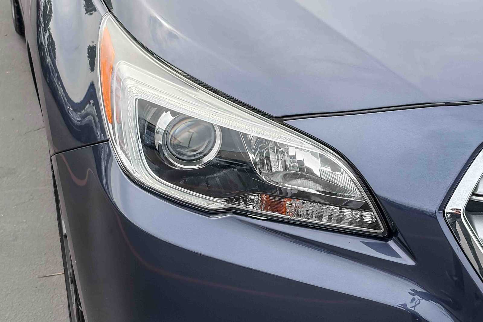 2017 Subaru Legacy 2.5i Limited with photo 6