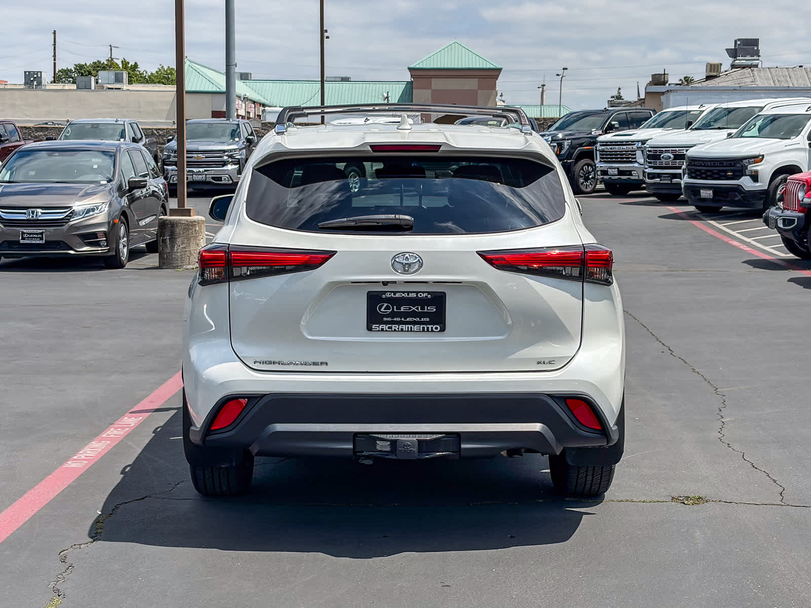 2021 Toyota Highlander XLE photo 2