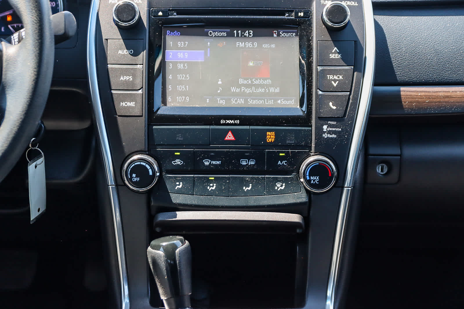 Thumbnail: 2016 Toyota Camry - 12