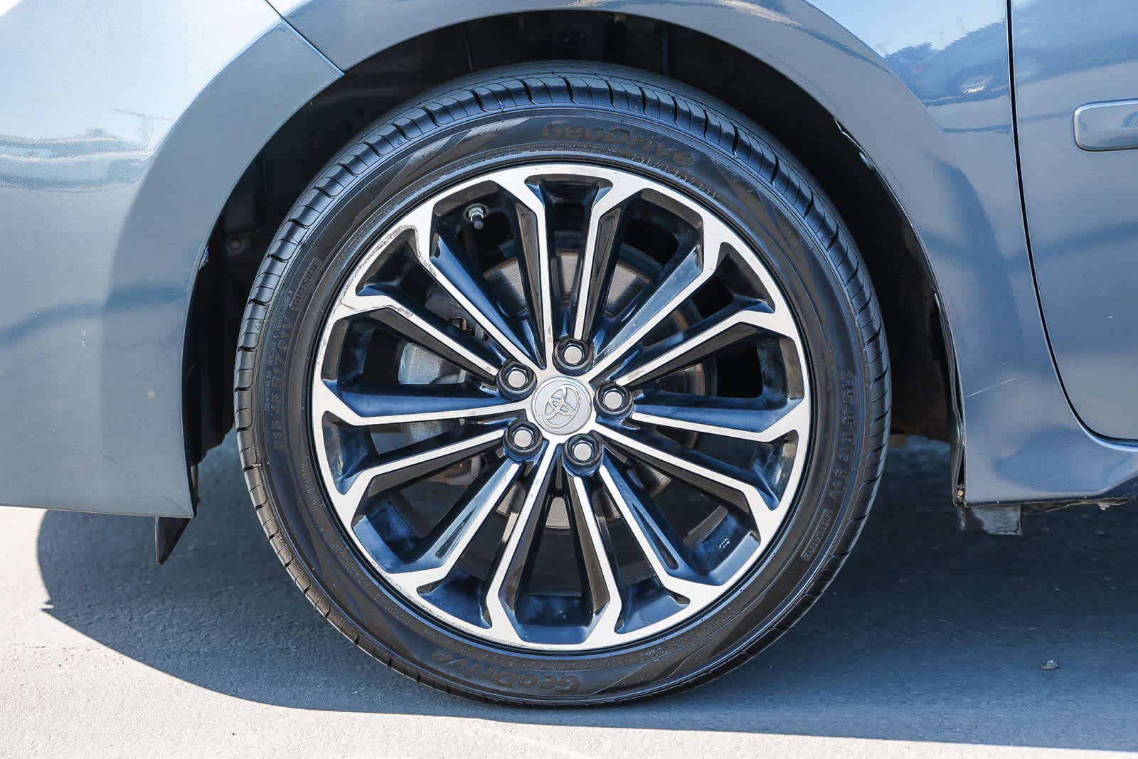 Thumbnail: 2015 Toyota Corolla - 13