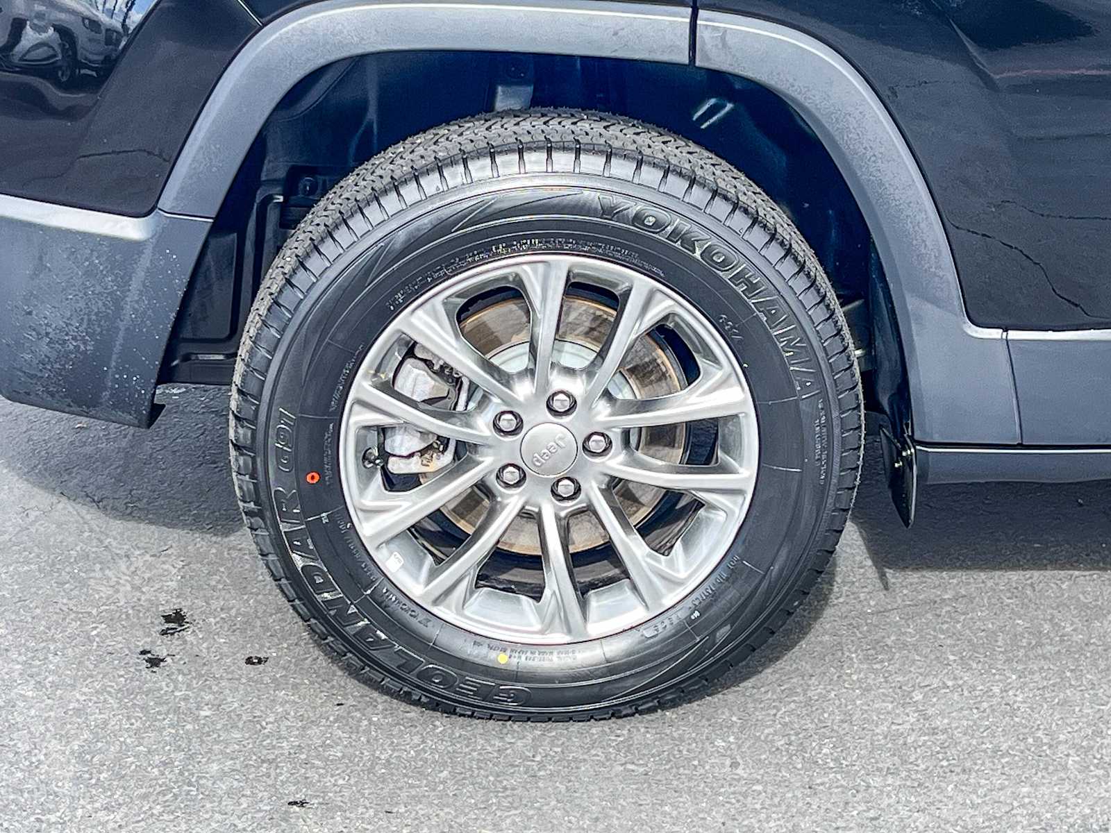 Thumbnail: 2019 Jeep Cherokee - 10