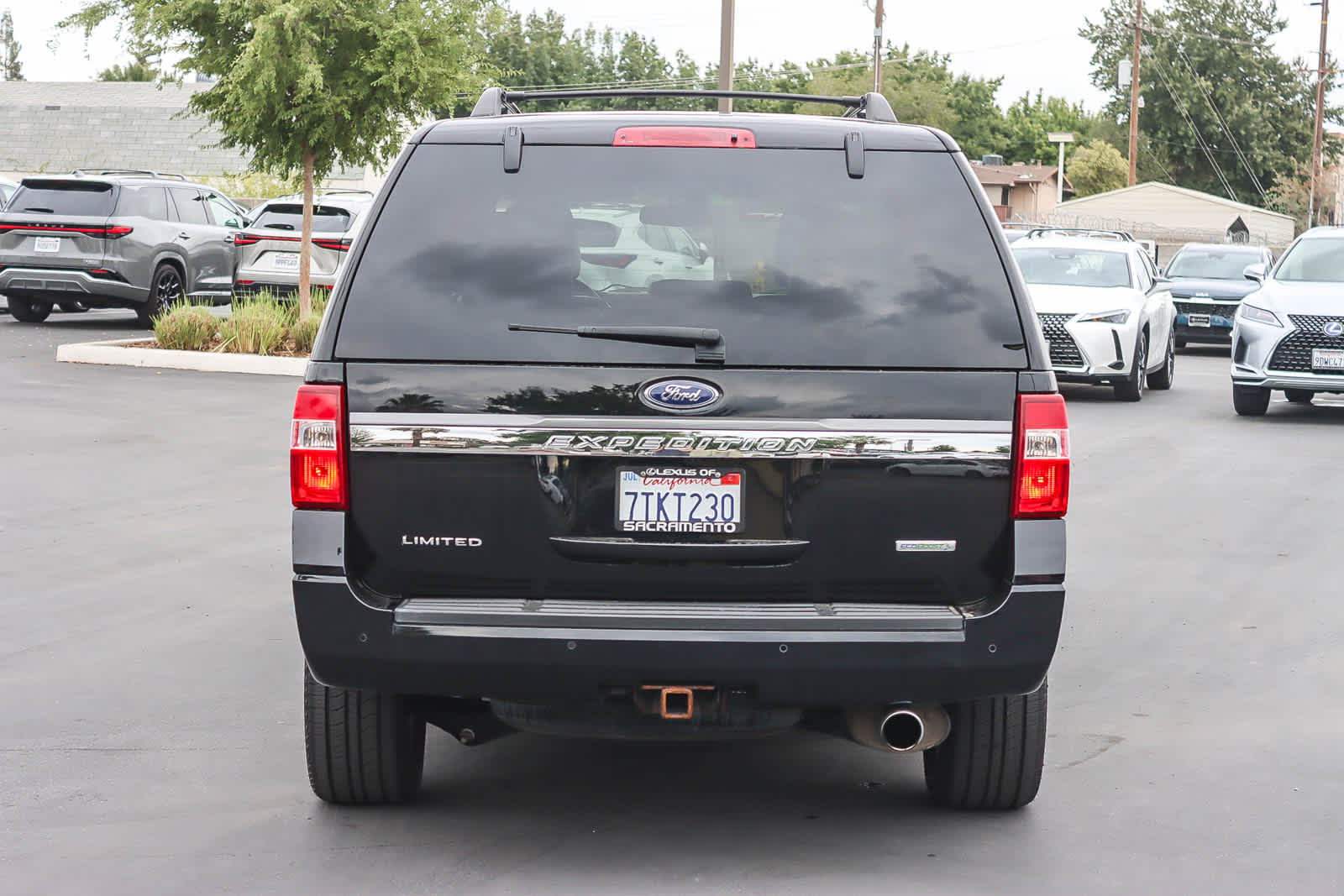 2017 Ford Expedition Limited photo 2