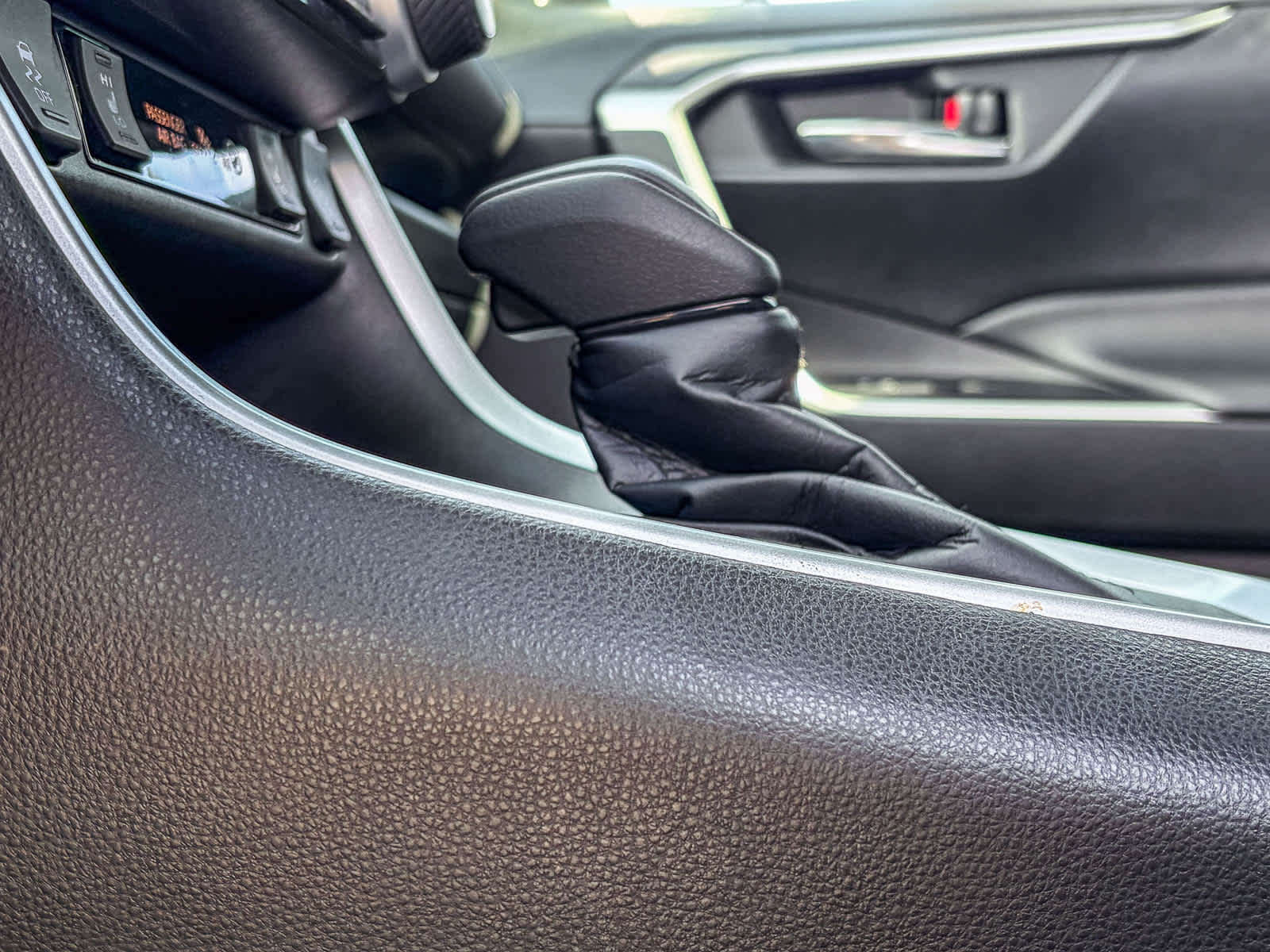 Thumbnail: 2021 Toyota RAV4 - 22