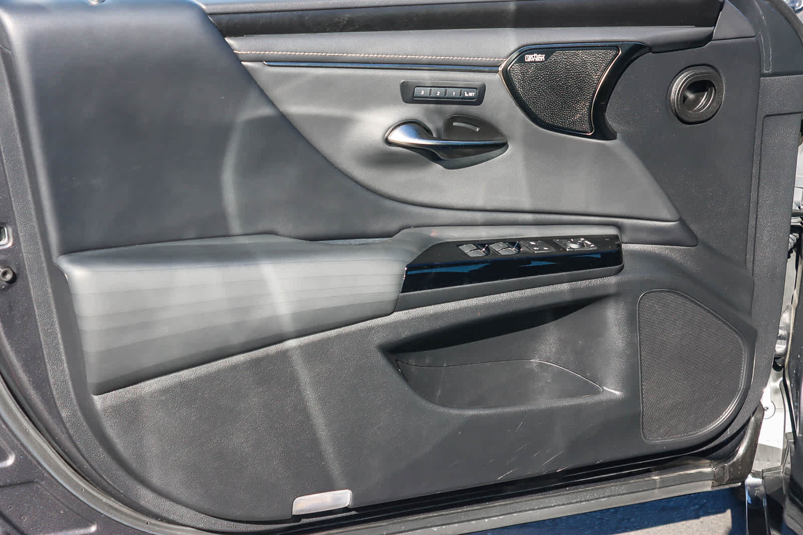 Thumbnail: 2022 Lexus ES - 19