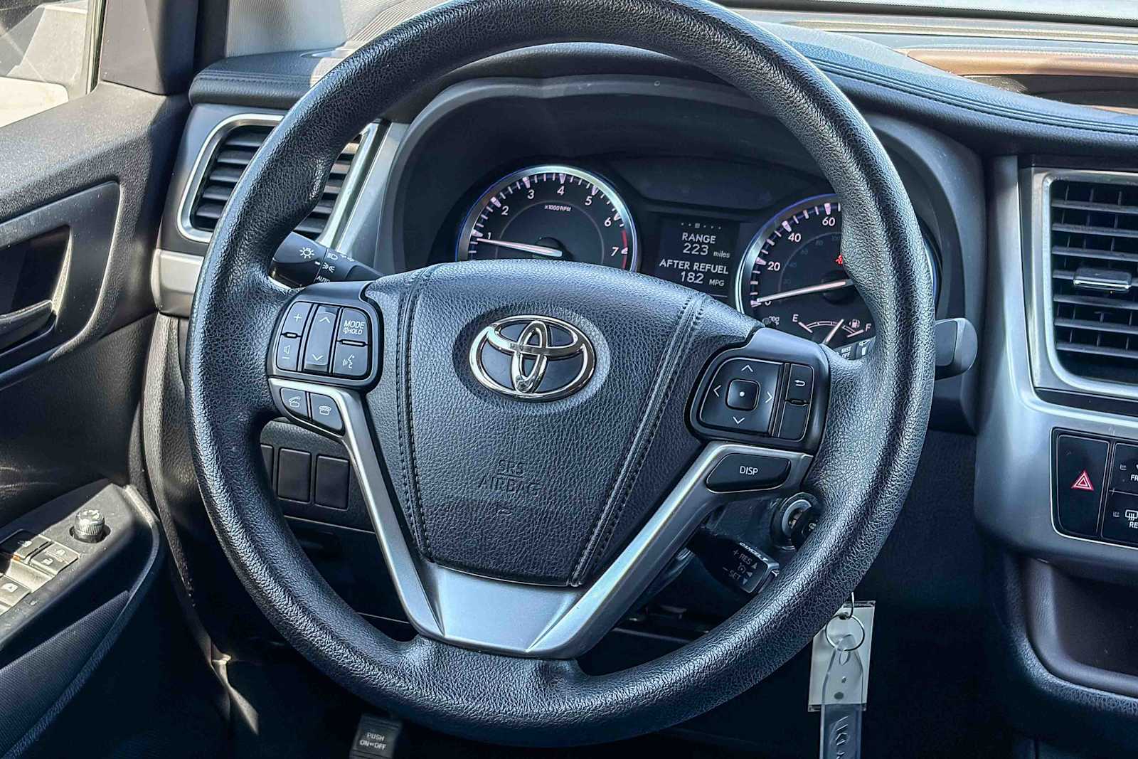 Thumbnail: 2015 Toyota Highlander - 14