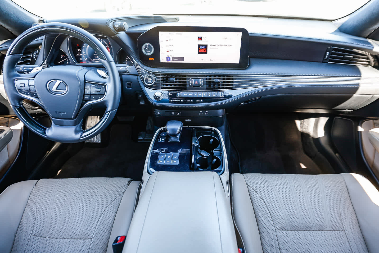 Thumbnail: 2023 Lexus LS - 11