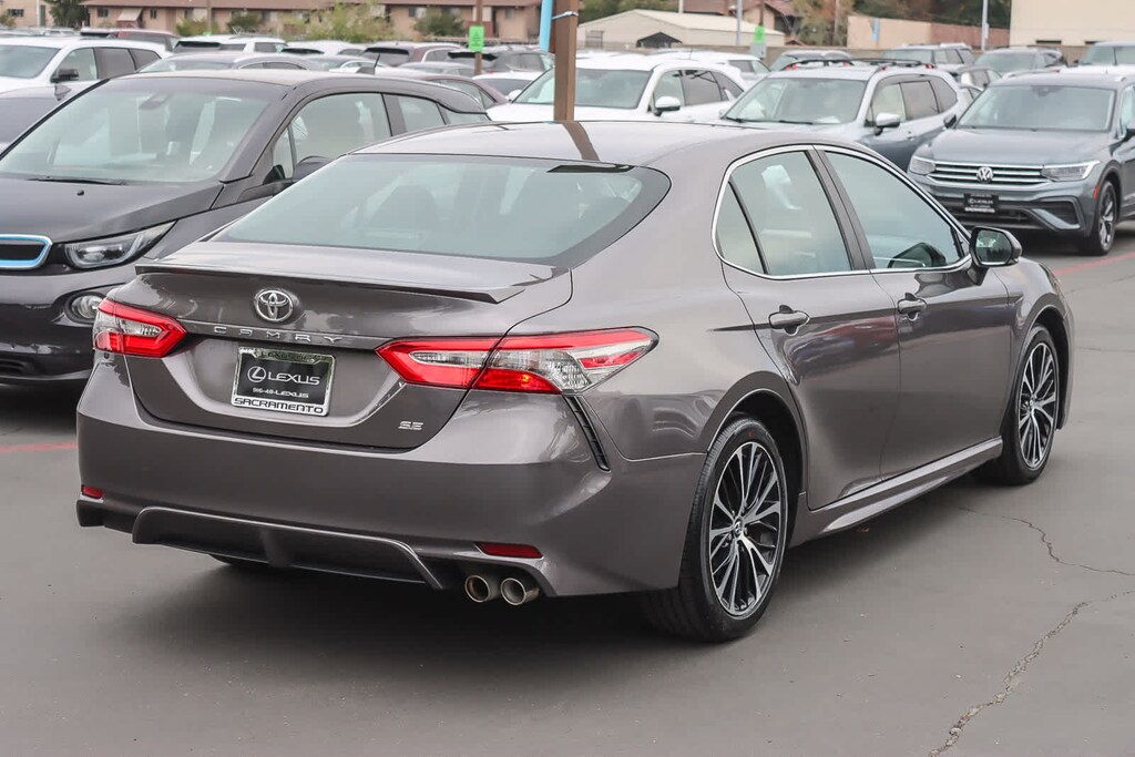 Used 2018 Toyota Camry SE Sedan