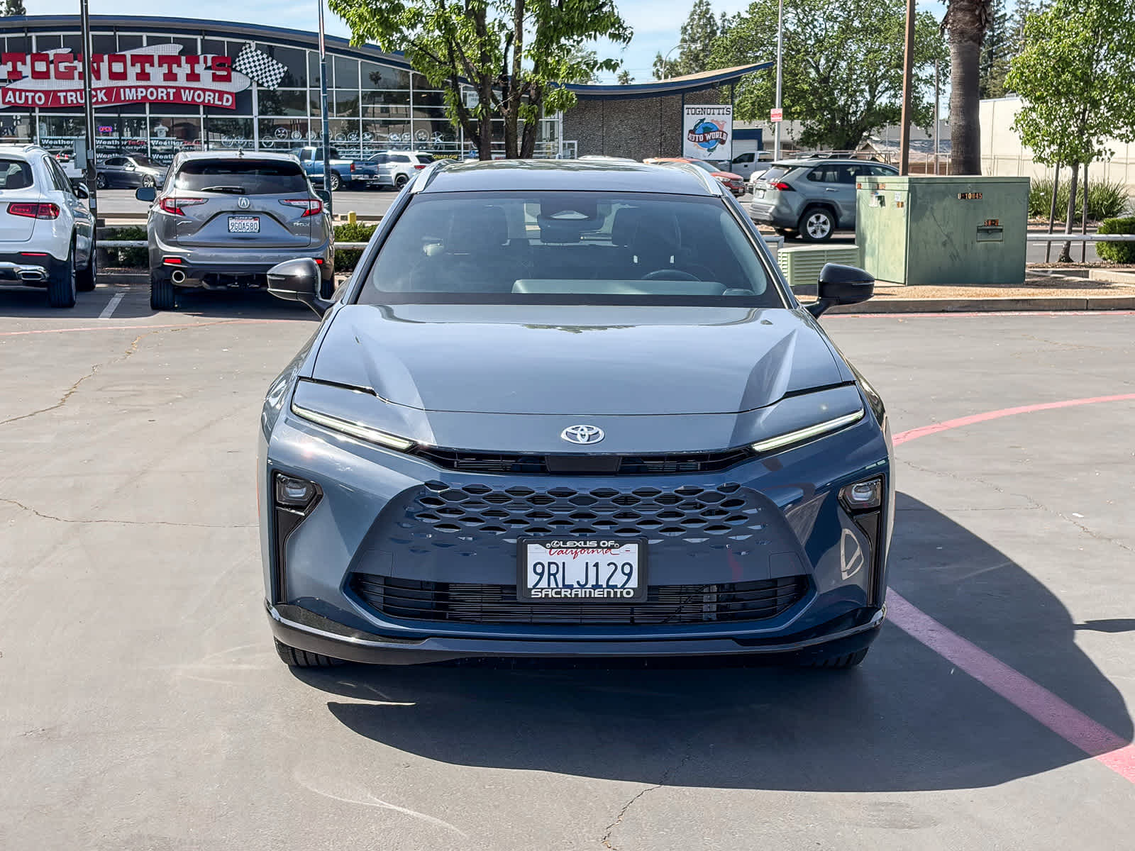 2025 Toyota Crown Signia XLE photo 5