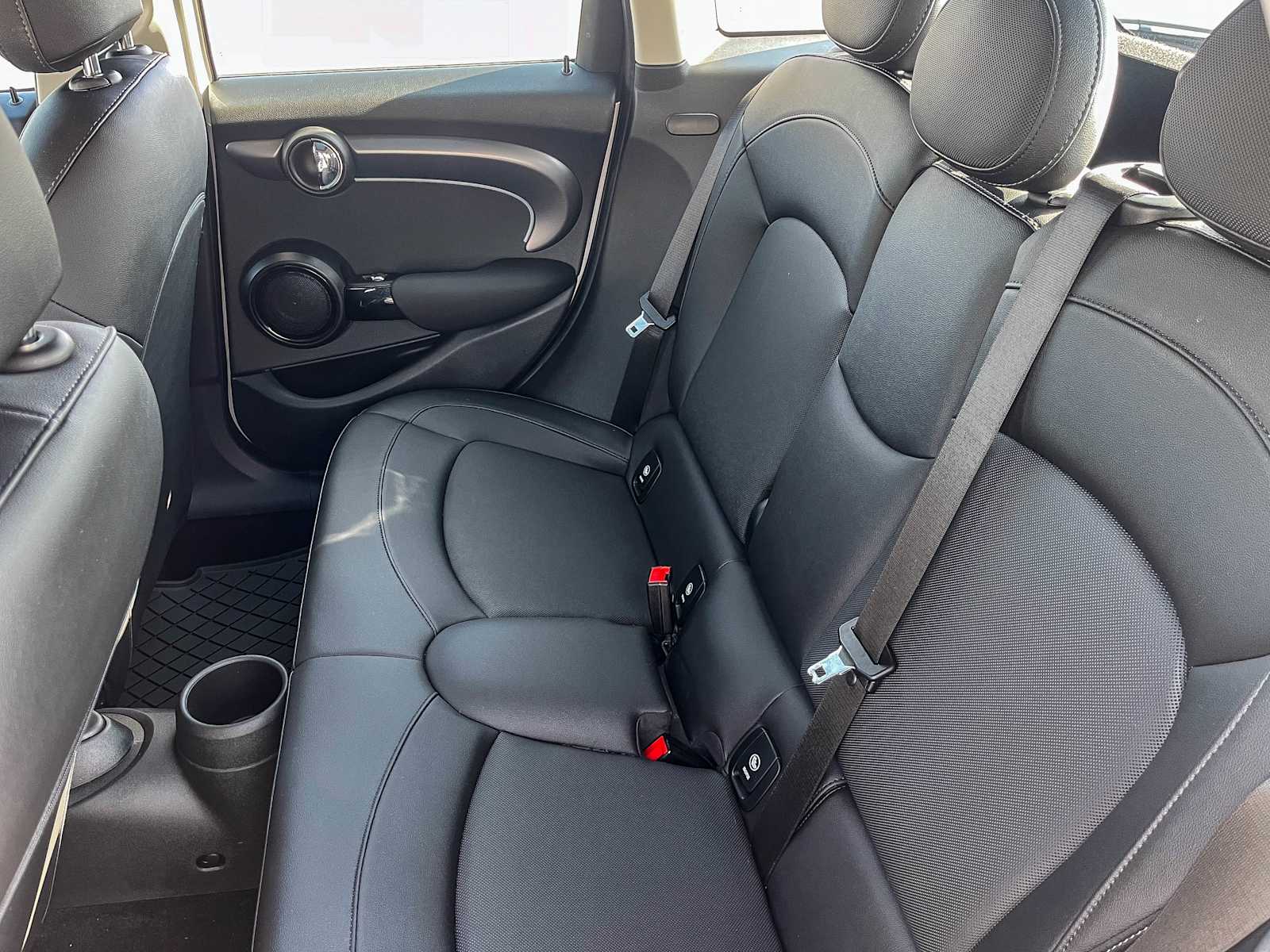 Thumbnail: 2023 MINI Cooper Hardtop - 17