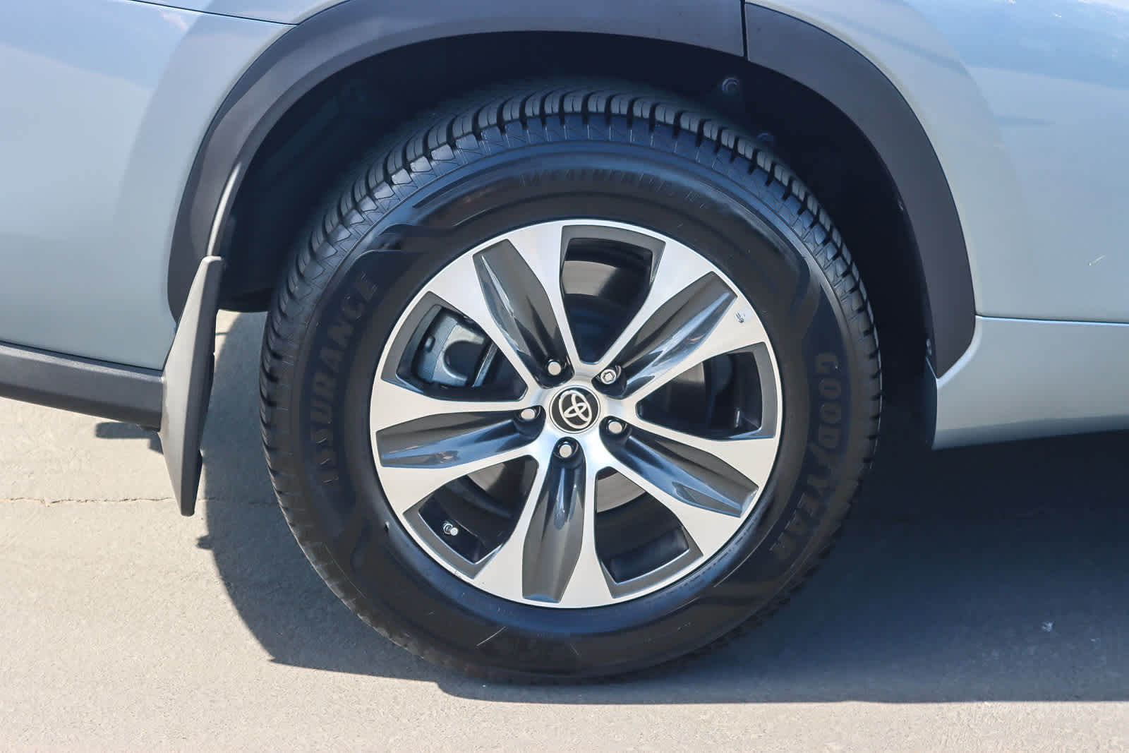 Thumbnail: 2022 Toyota Highlander - 10