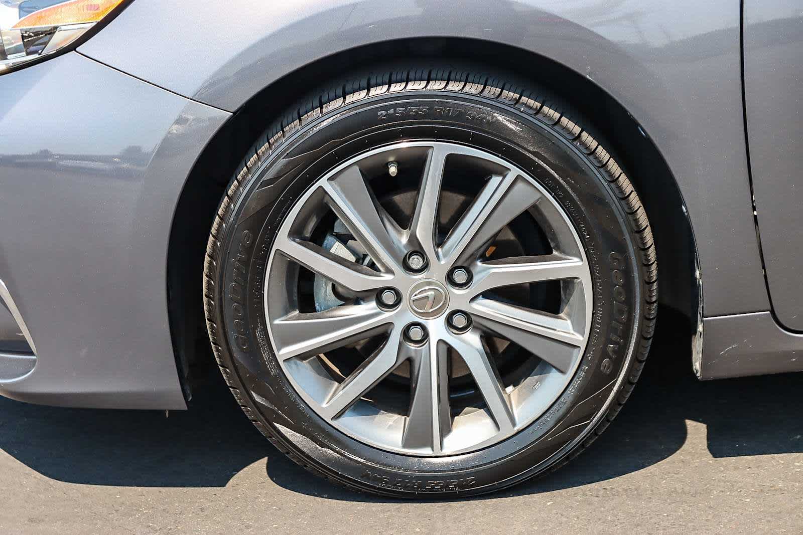Thumbnail: 2017 Lexus ES - 13
