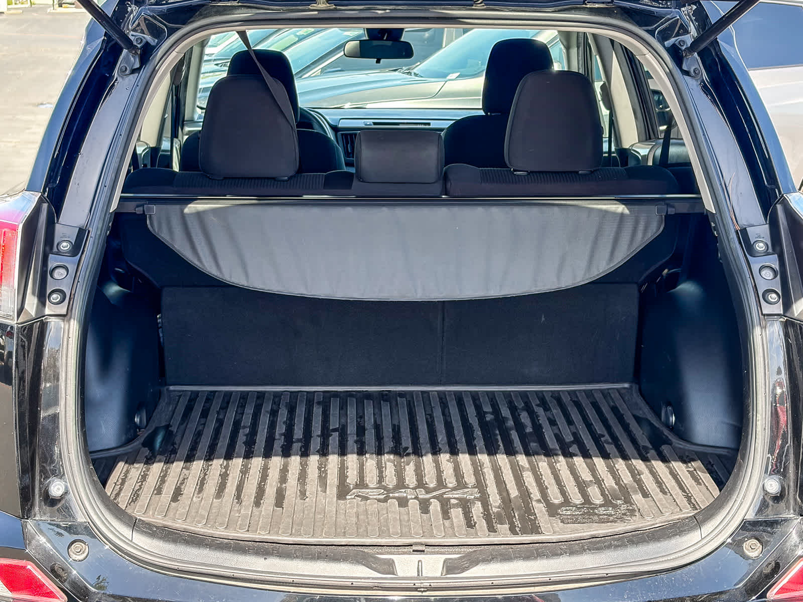 Thumbnail: 2017 Toyota RAV4 - 25