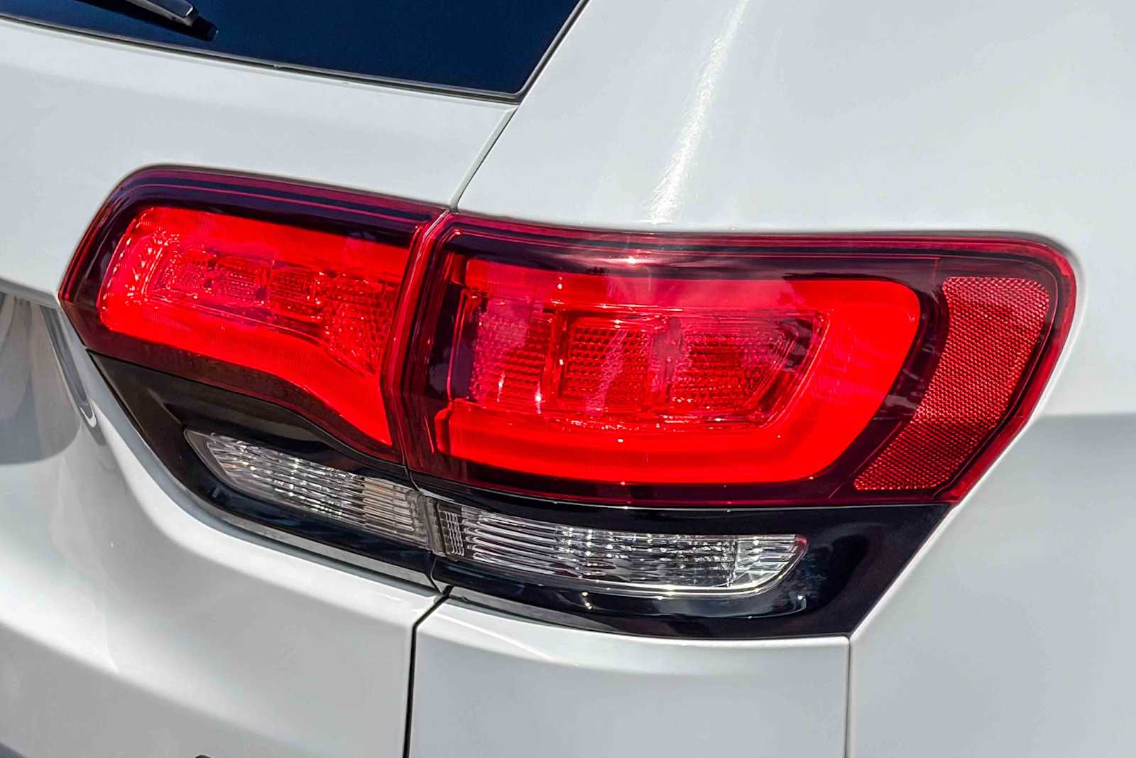 Thumbnail: 2015 Jeep Grand Cherokee - 8