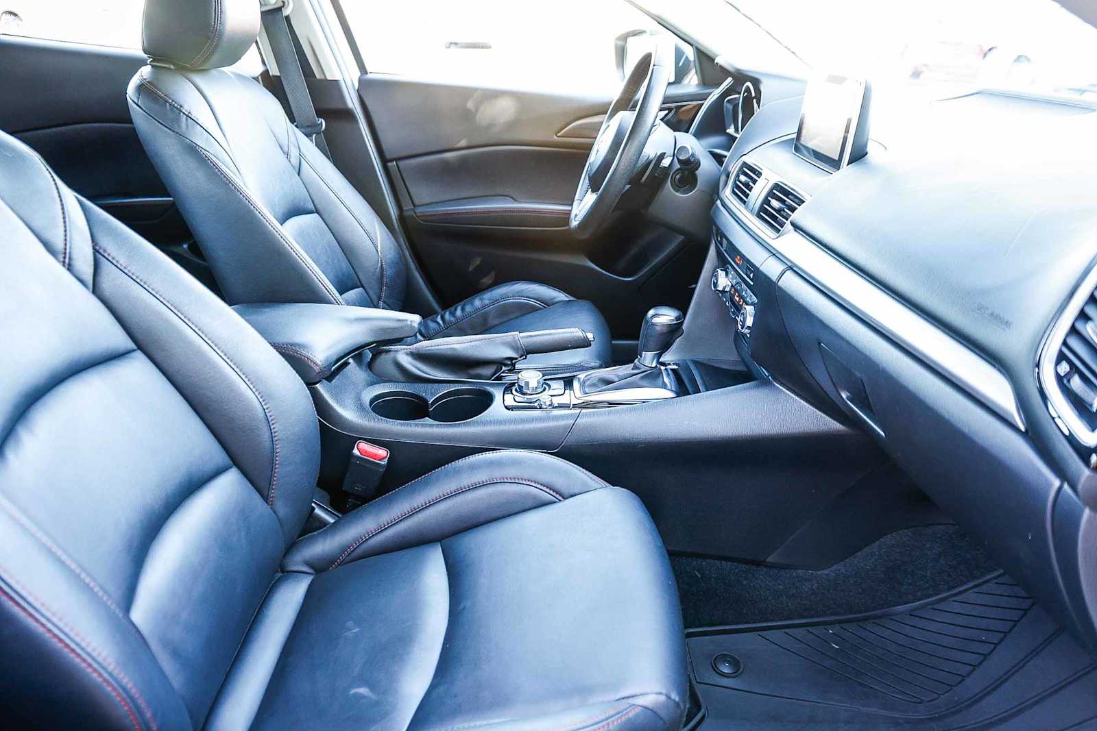 Thumbnail: 2015 Mazda Mazda3 - 18