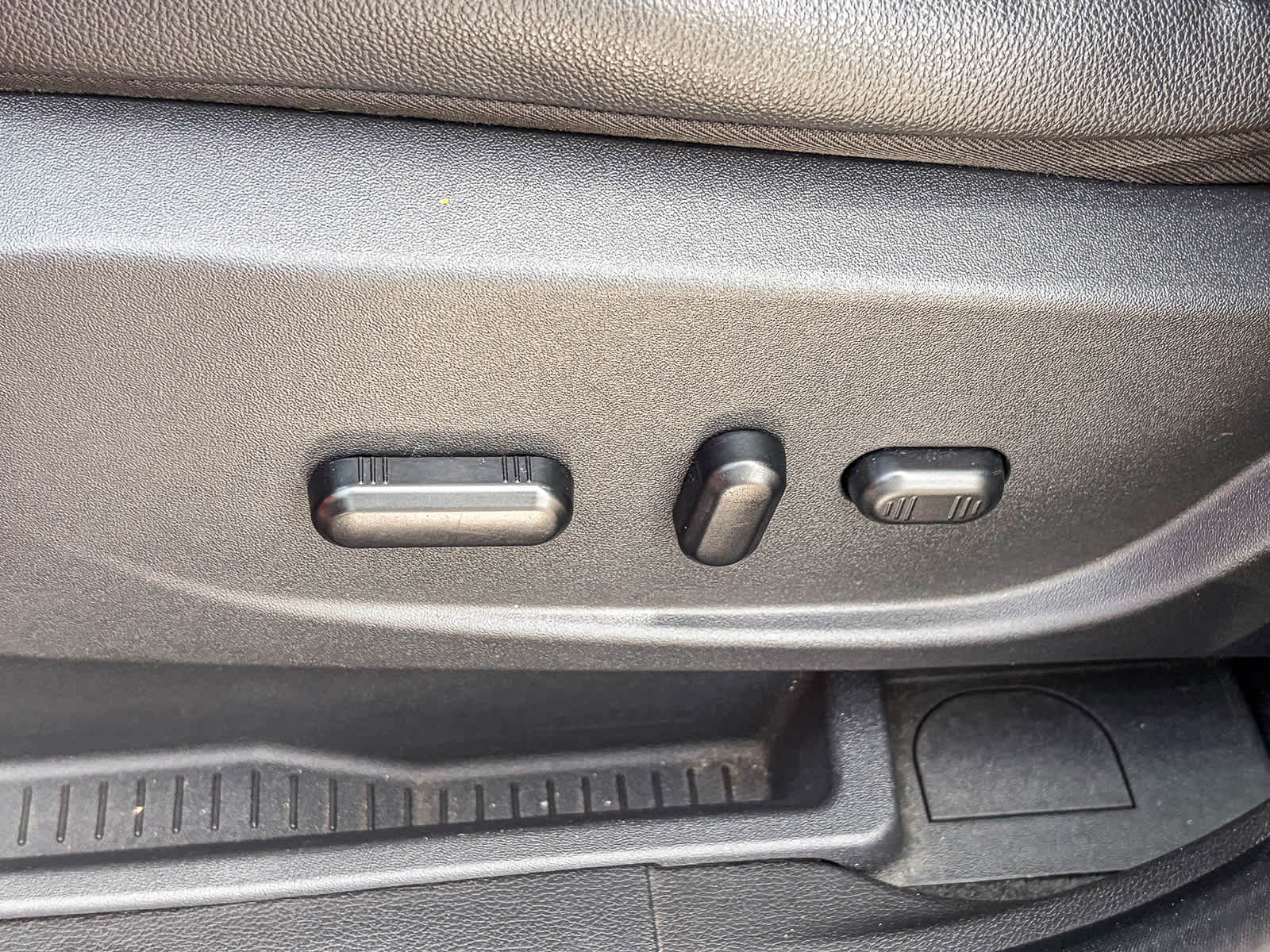 Thumbnail: 2014 Ford C-Max - 20