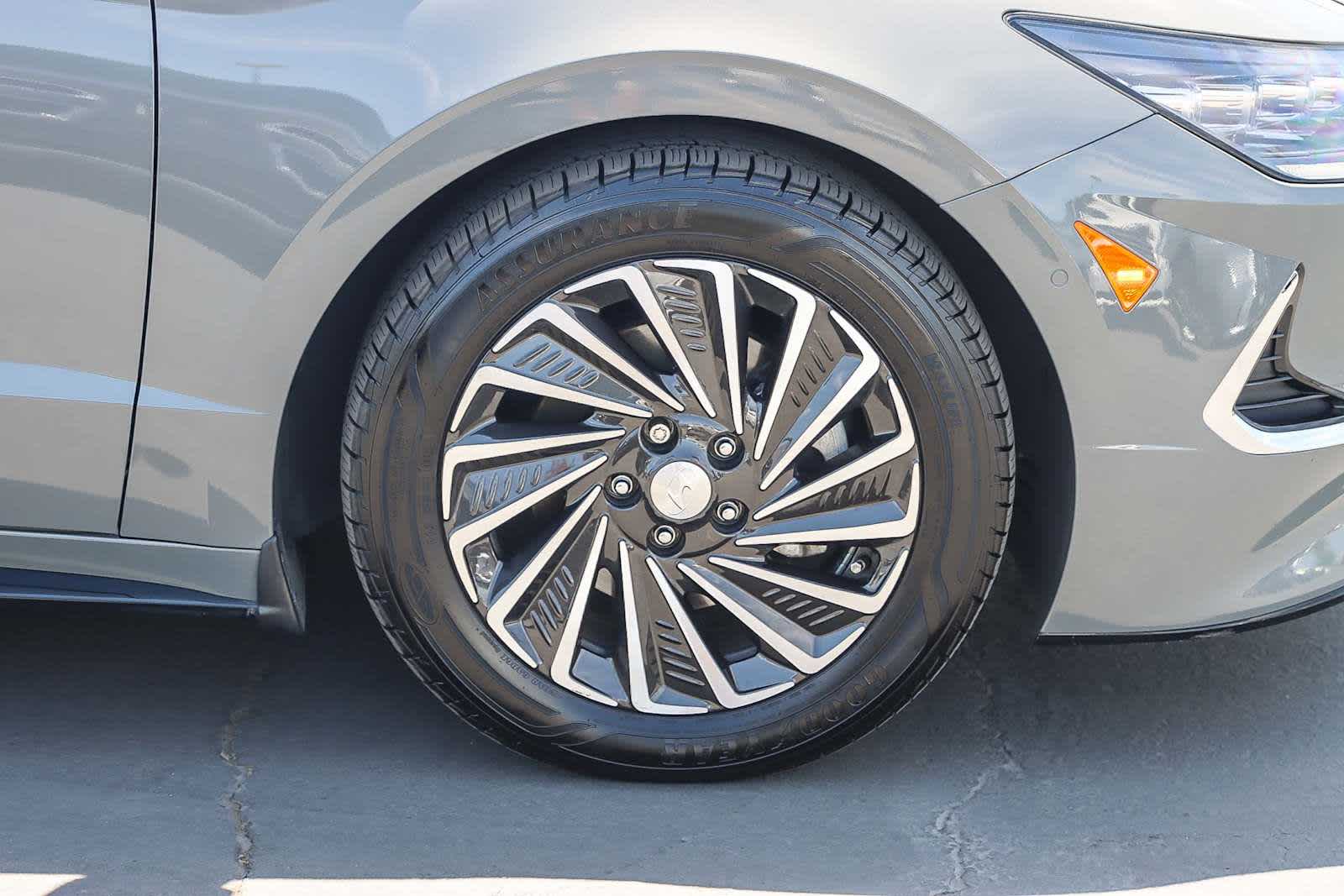 Thumbnail: 2023 Hyundai Sonata - 24
