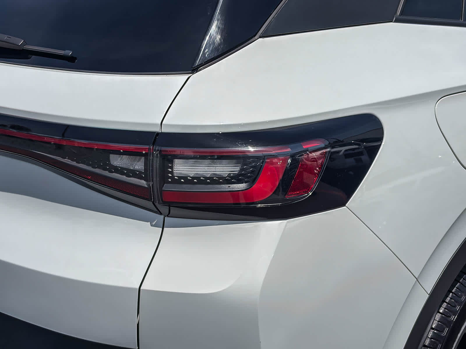 2023 Volkswagen ID.4 Pro photo 3