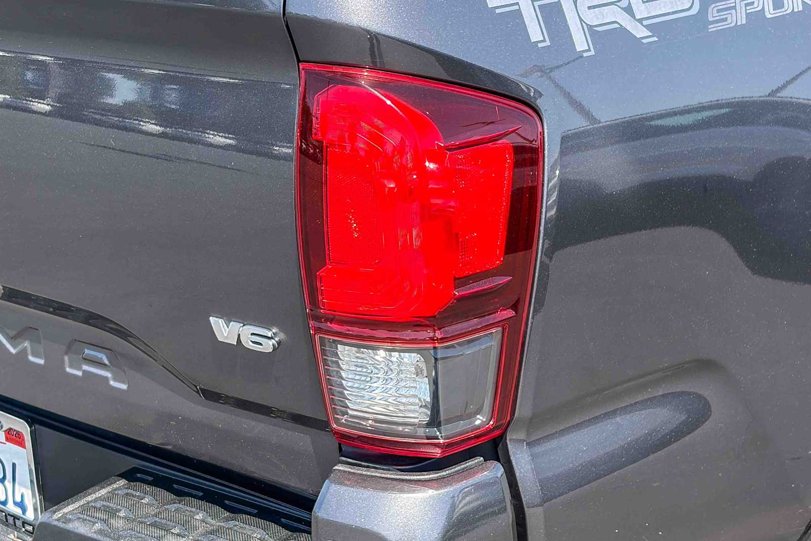 2018 Toyota Tacoma TRD Sport V6 photo 3