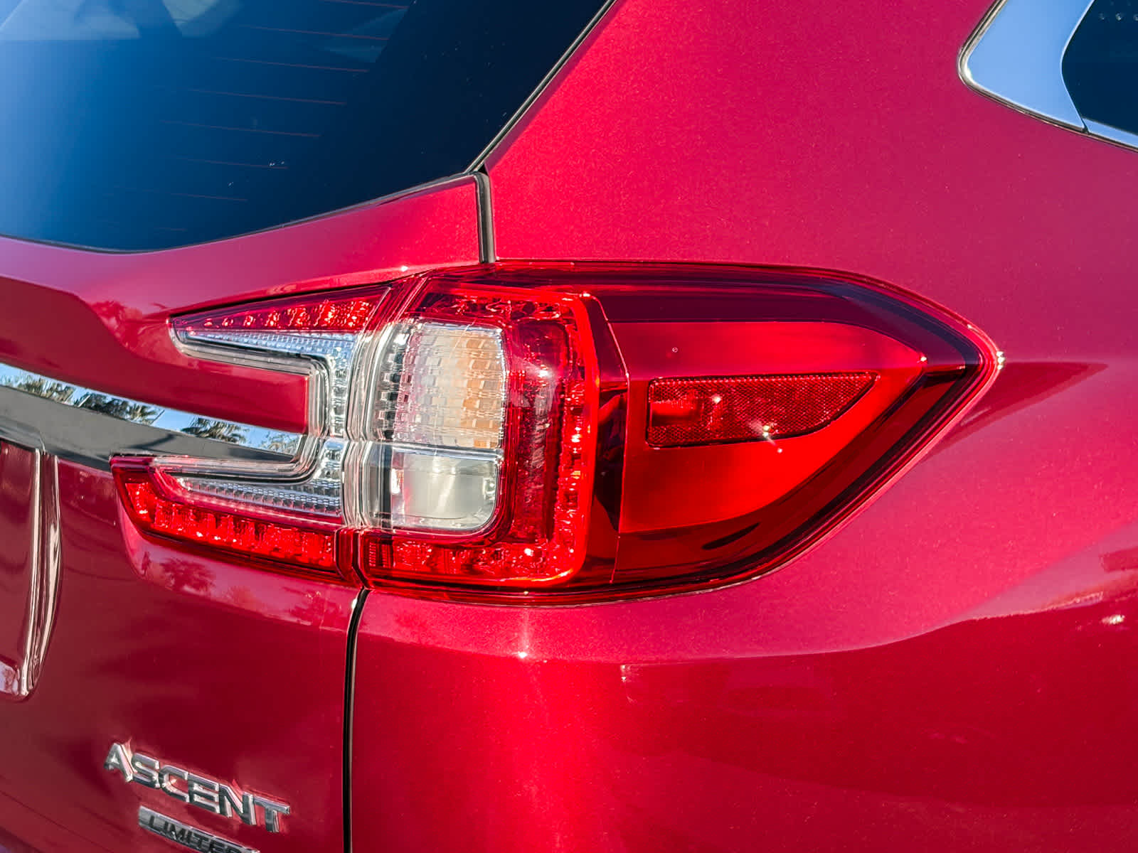 2023 Subaru Ascent Limited 8-Passenger photo 3