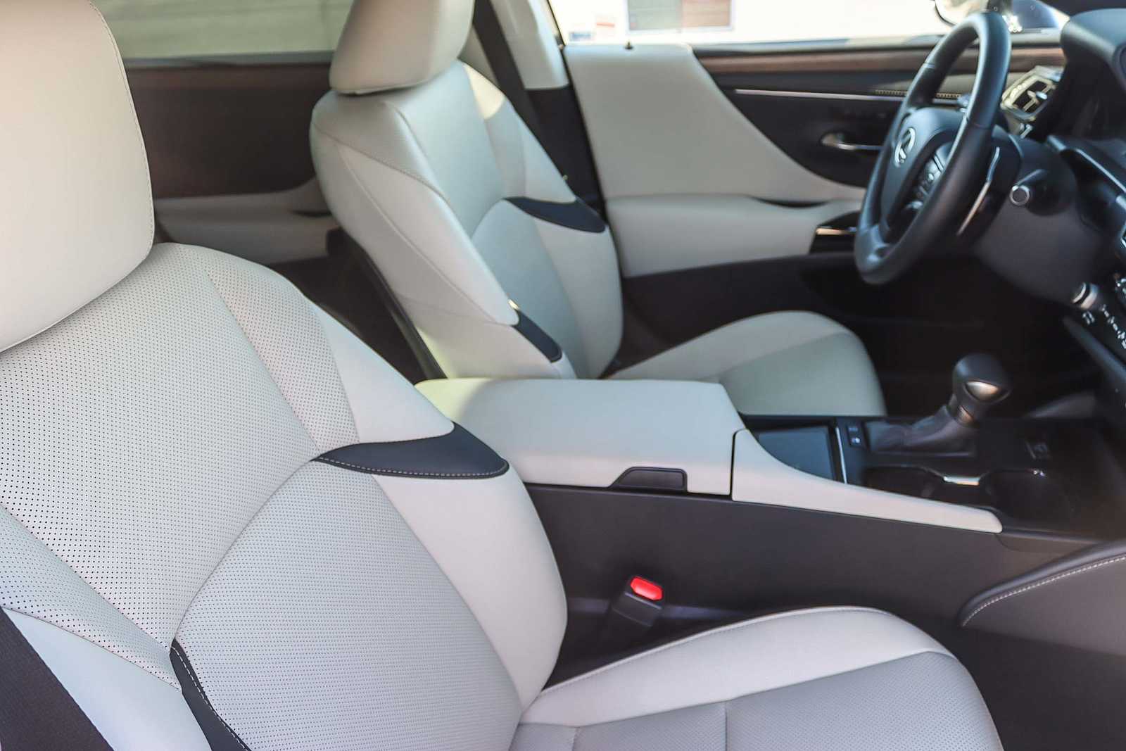 Thumbnail: 2025 Lexus ES - 16