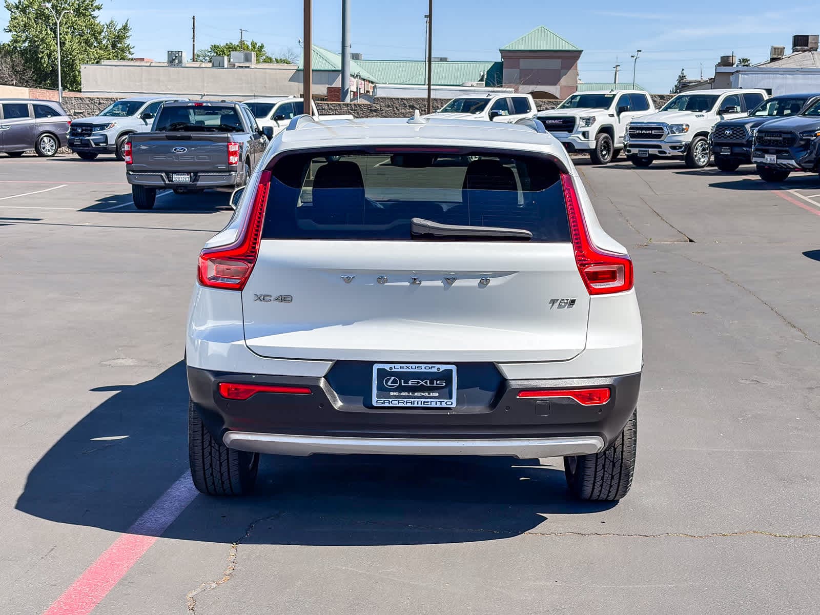 2021 Volvo XC40 T5 Momentum photo 2