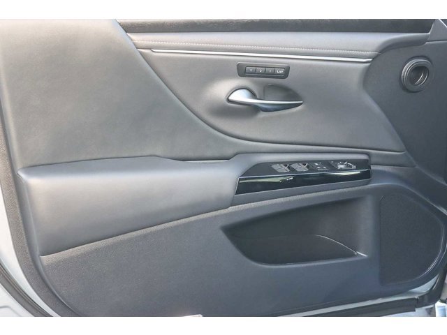 Thumbnail: 2025 Lexus ES - 21