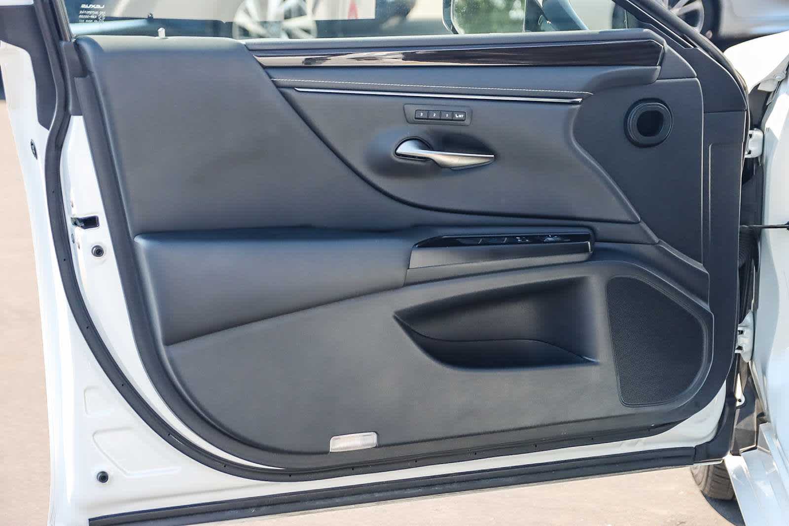 Thumbnail: 2019 Lexus ES - 33