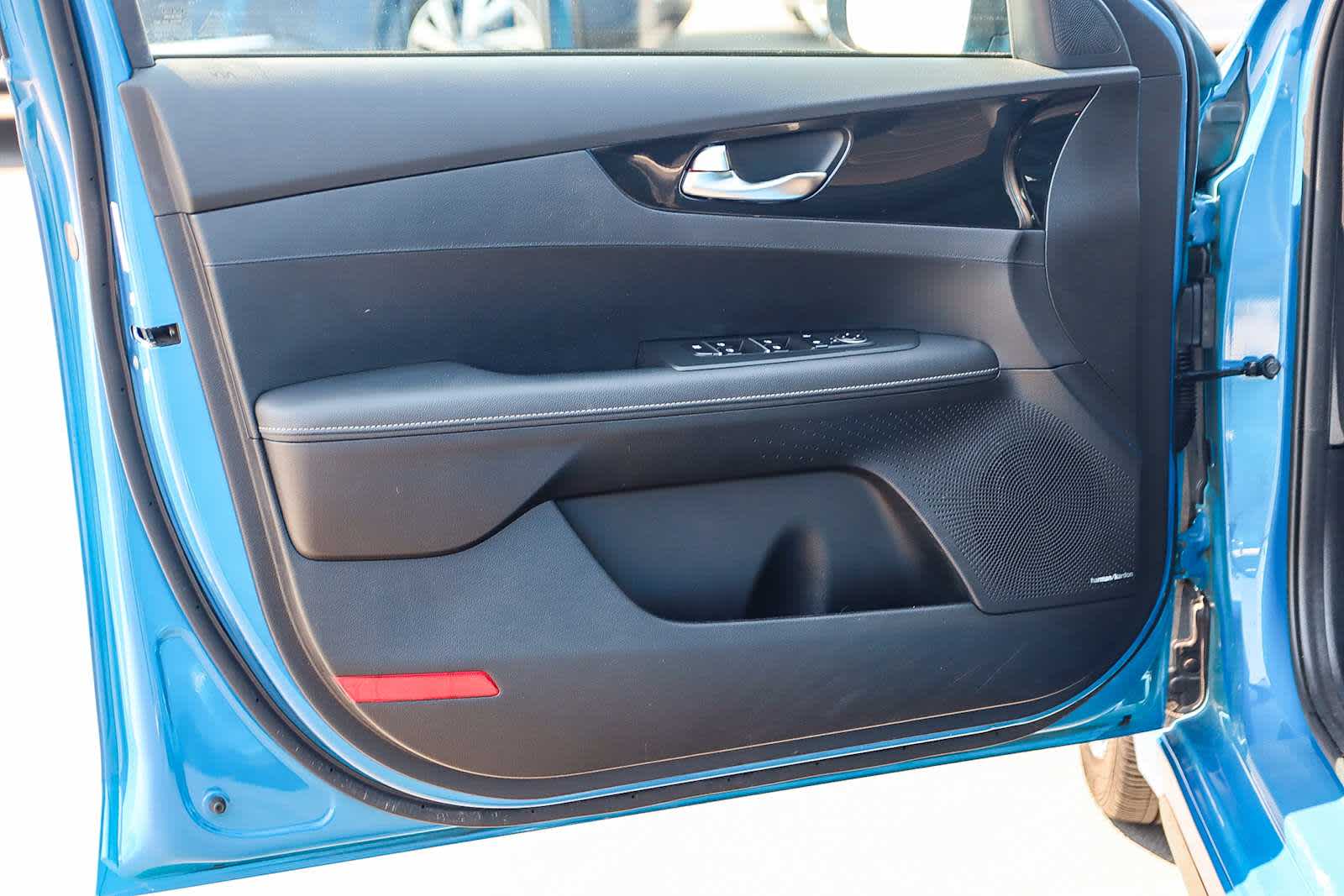 Thumbnail: 2023 Kia Forte - 28