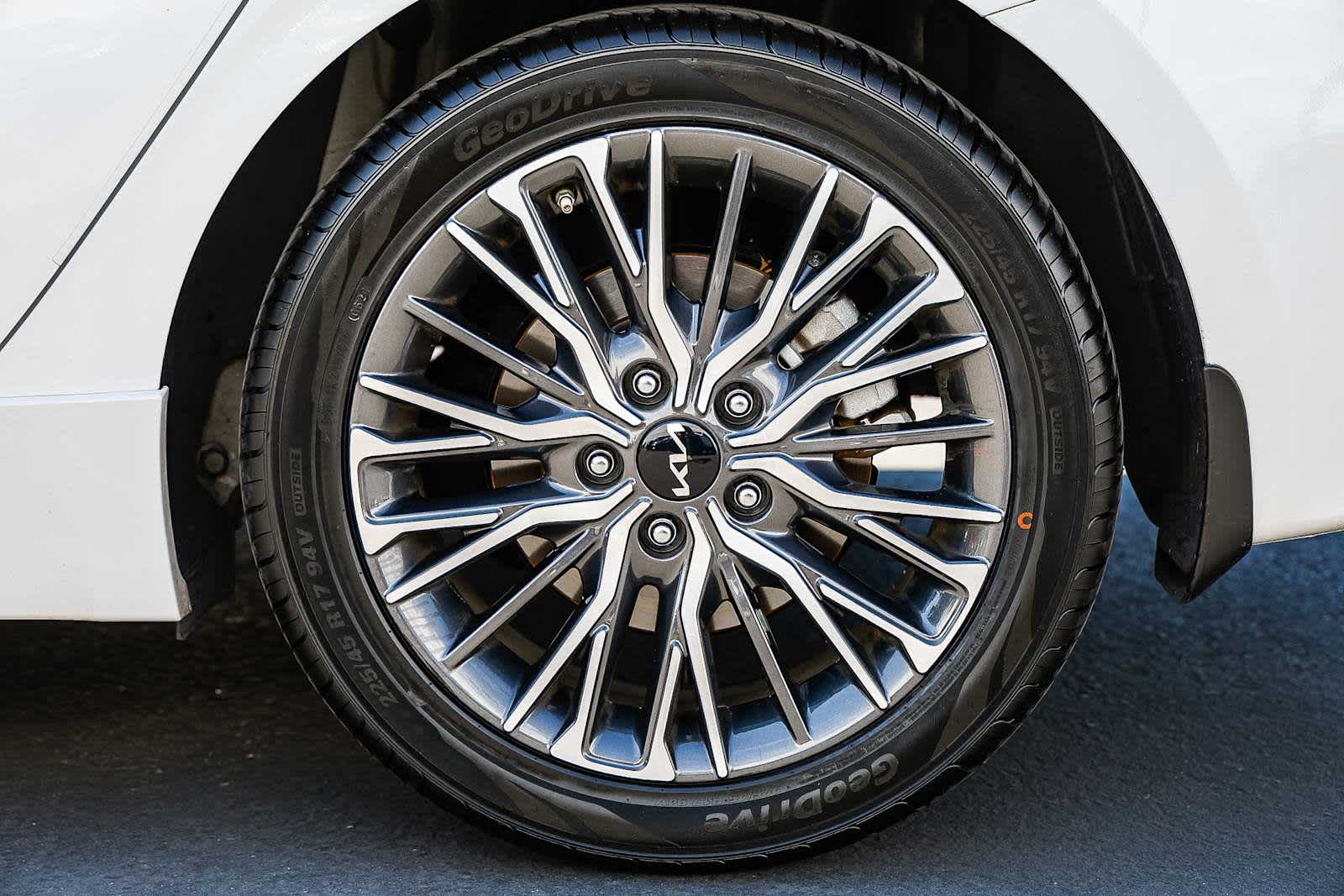 Thumbnail: 2023 Kia Forte - 19