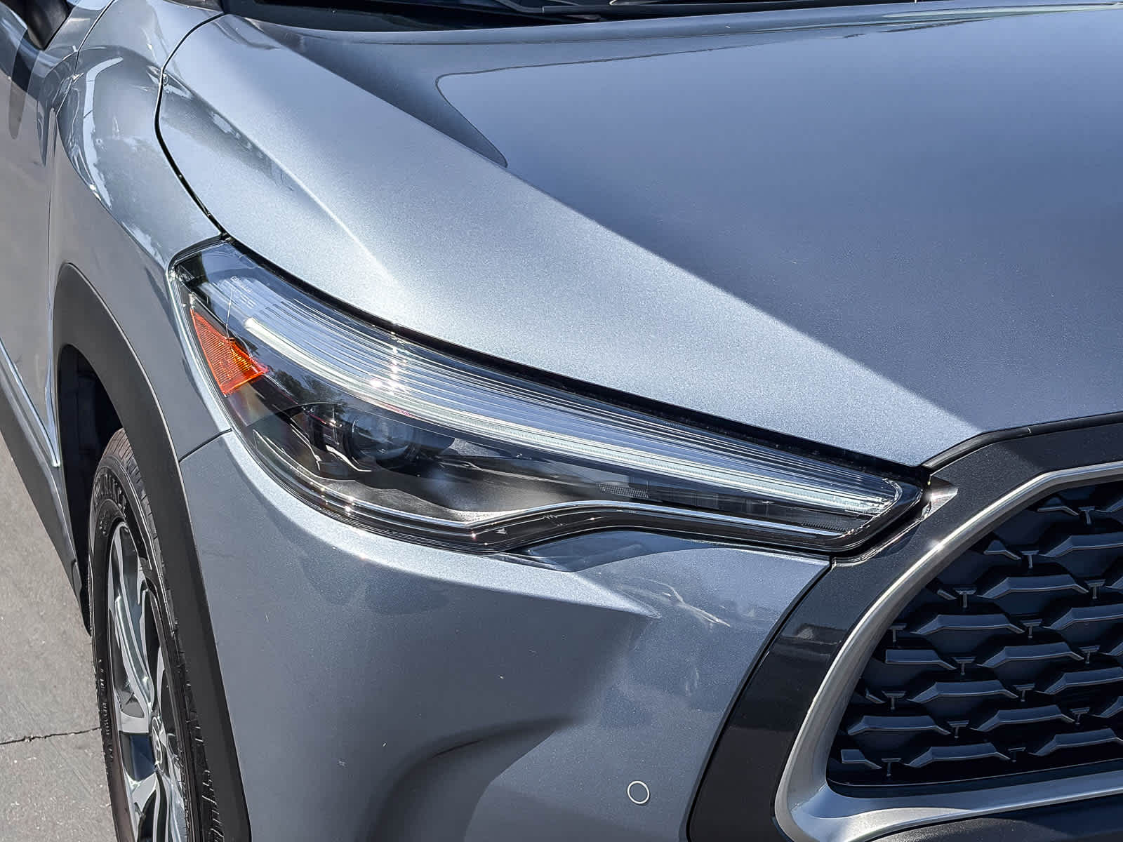 2024 Toyota Corolla Cross XLE photo 6