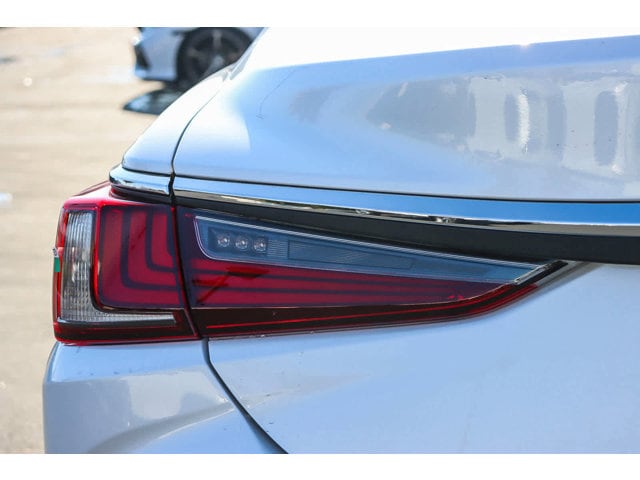 Thumbnail: 2025 Lexus ES - 8