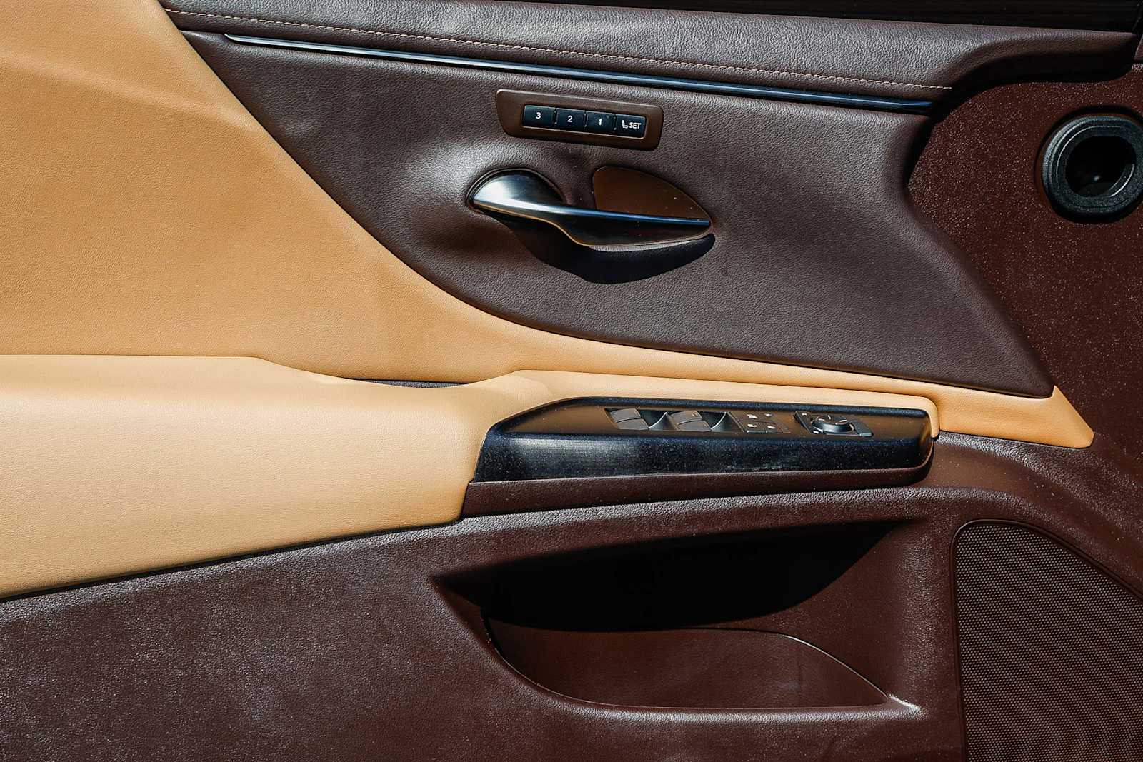 Thumbnail: 2019 Lexus ES - 29